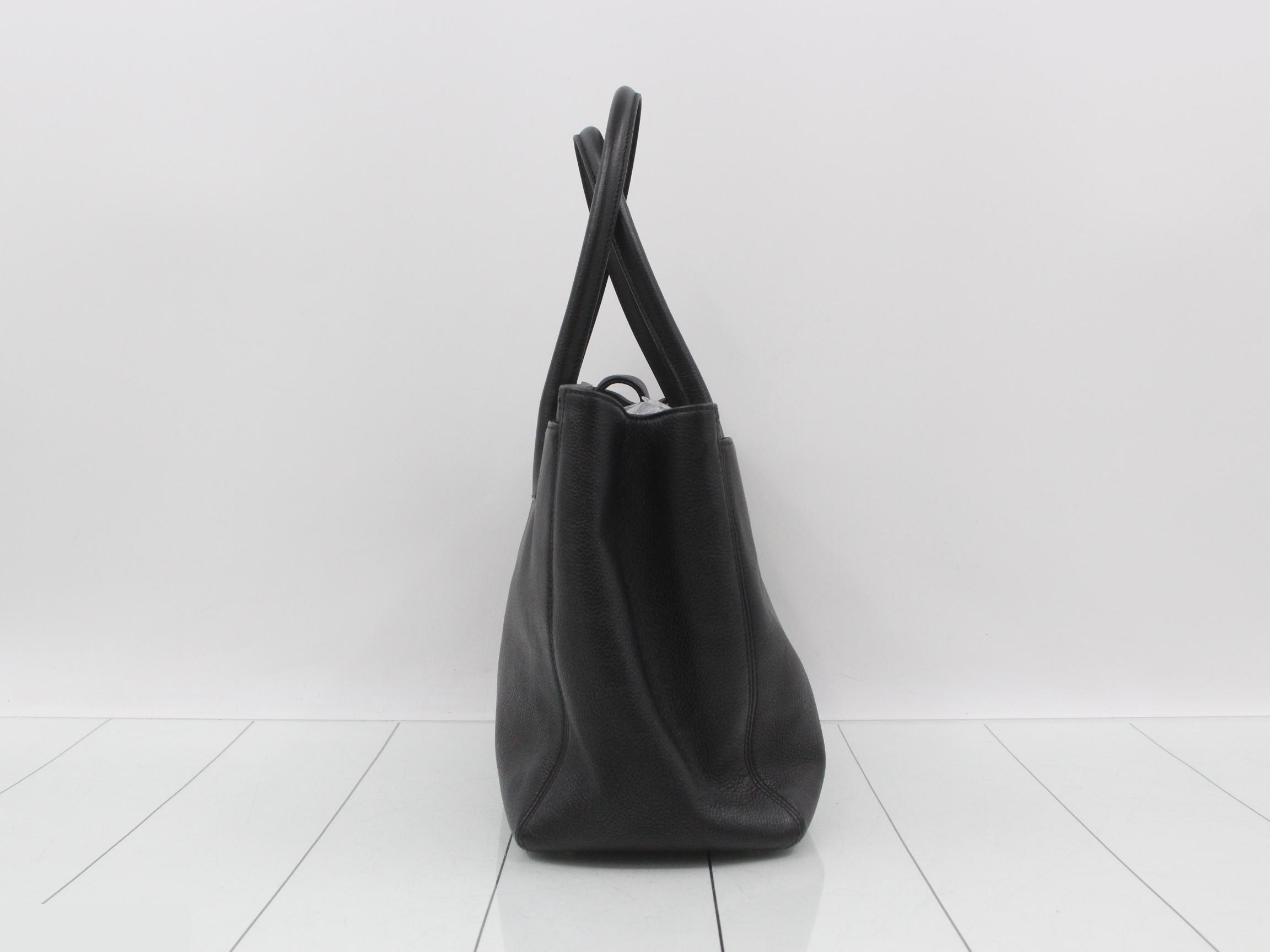 Executive La Caviar Skin Shoulder Bag — view 4