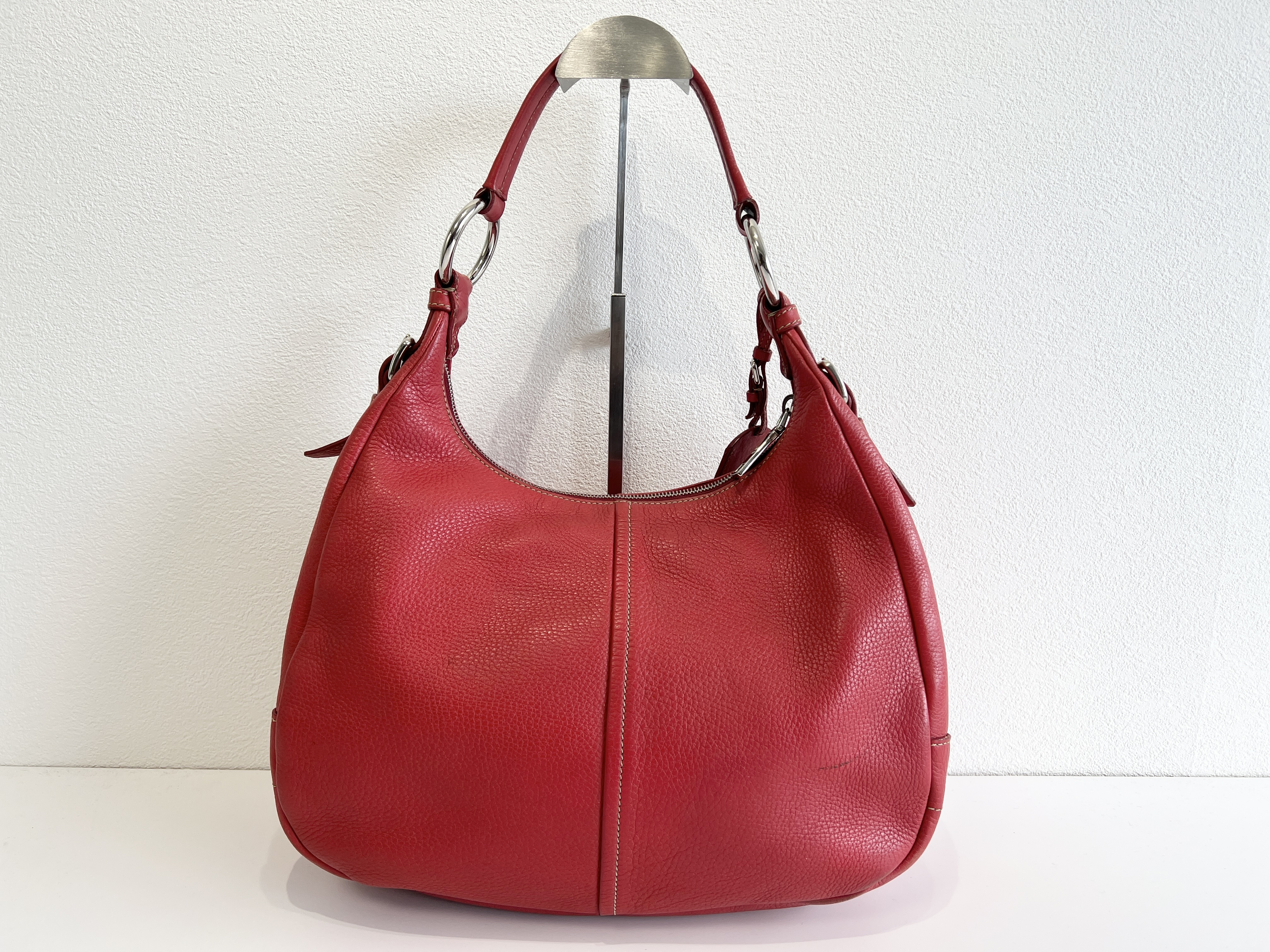 Vitello Daino Leather One-Shoulder Bag — view 2