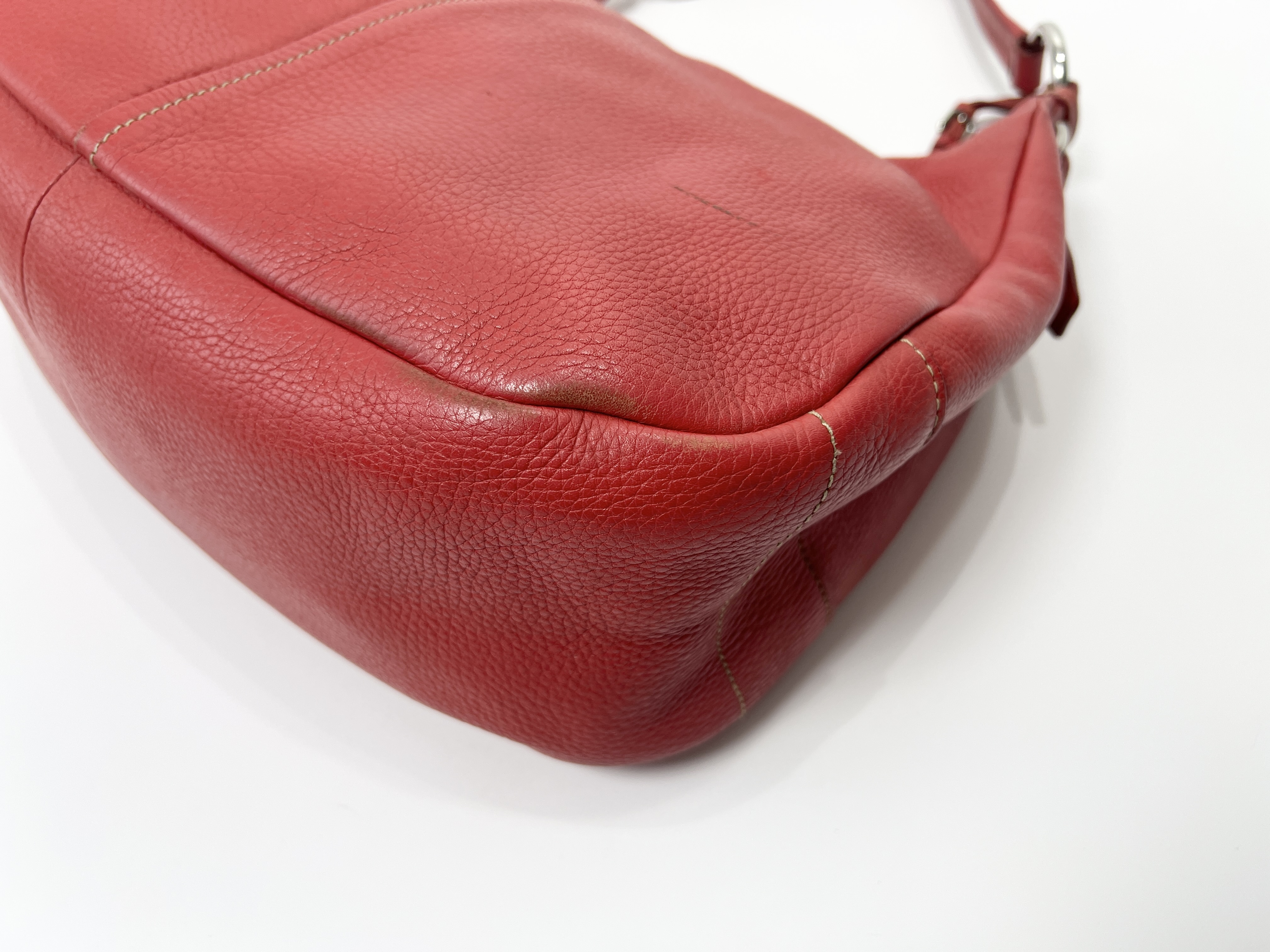 Vitello Daino Leather One-Shoulder Bag — view 12