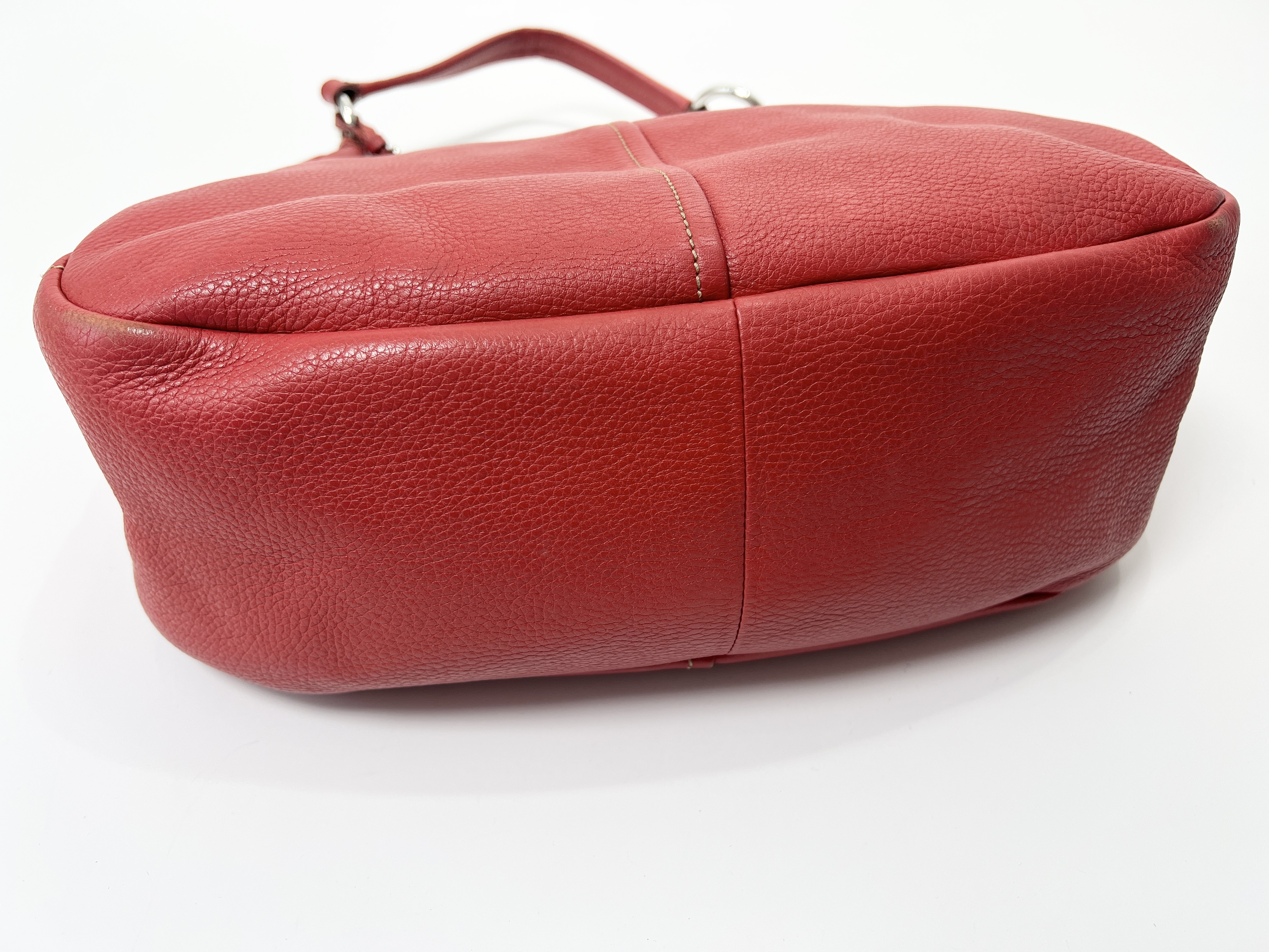 Vitello Daino Leather One-Shoulder Bag — view 13