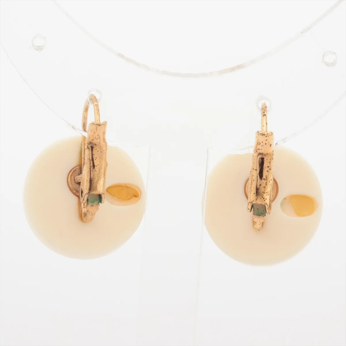 Camellia earrings (for both ears) GP x Resin Gold x White — view 2