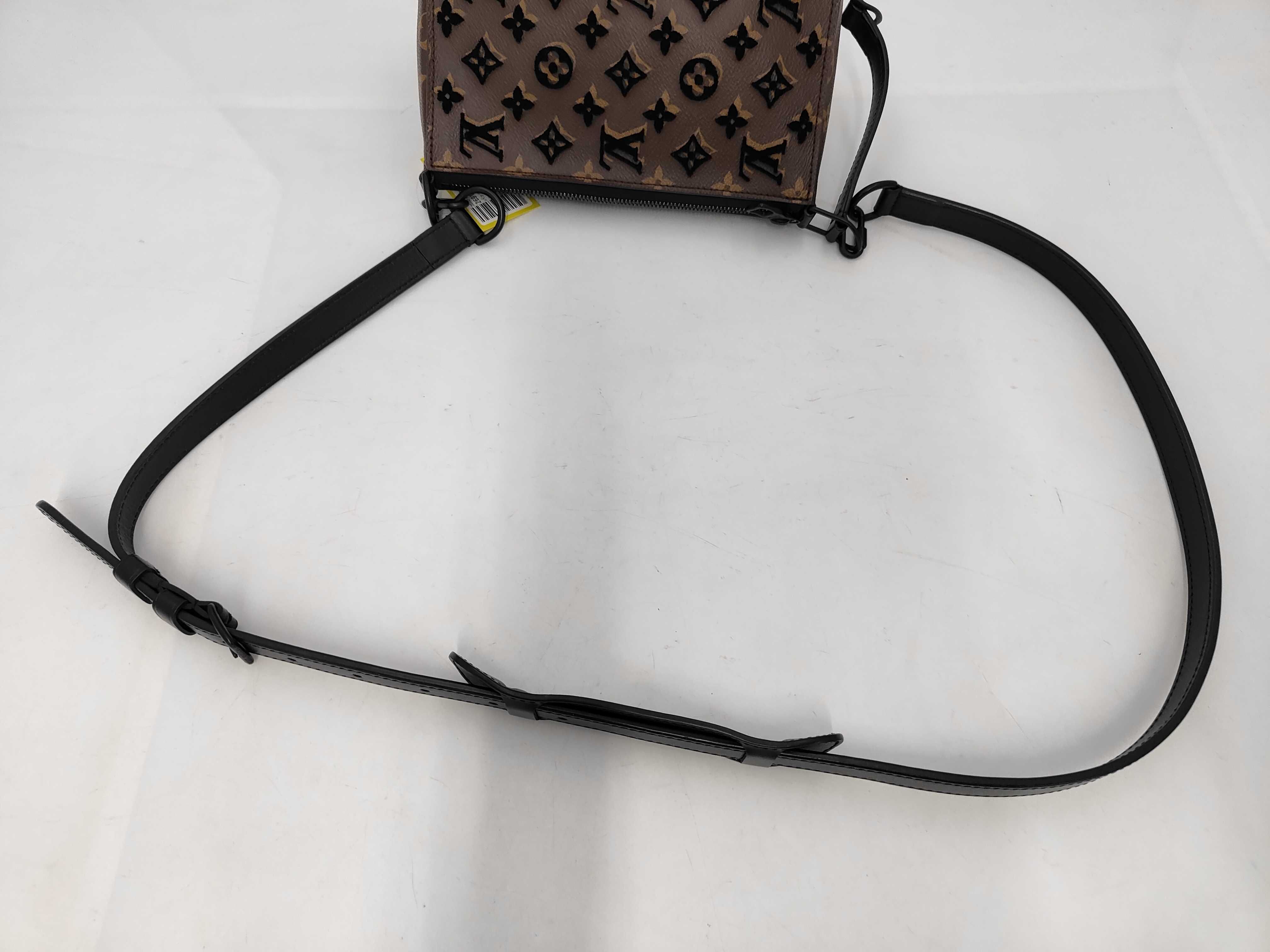 Tuftage Triangle Shoulder Bag — view 3