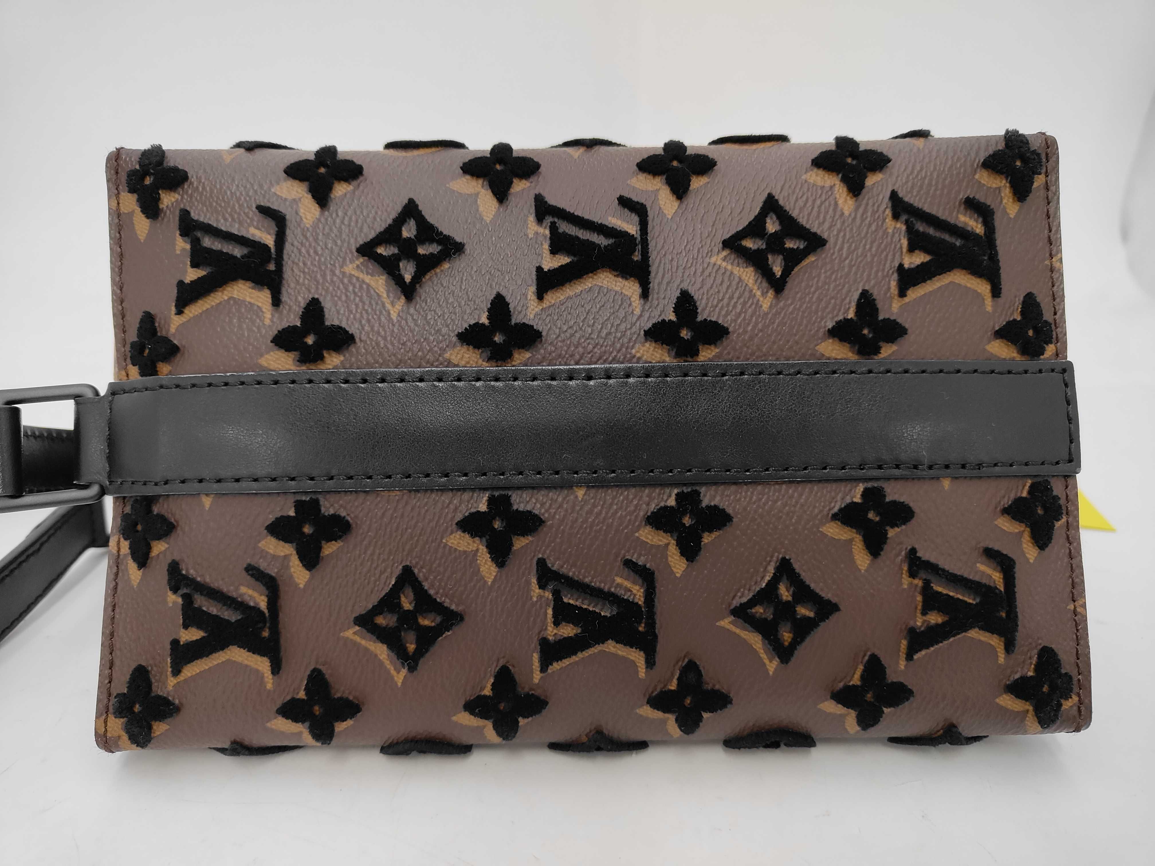 Tuftage Triangle Shoulder Bag — view 6