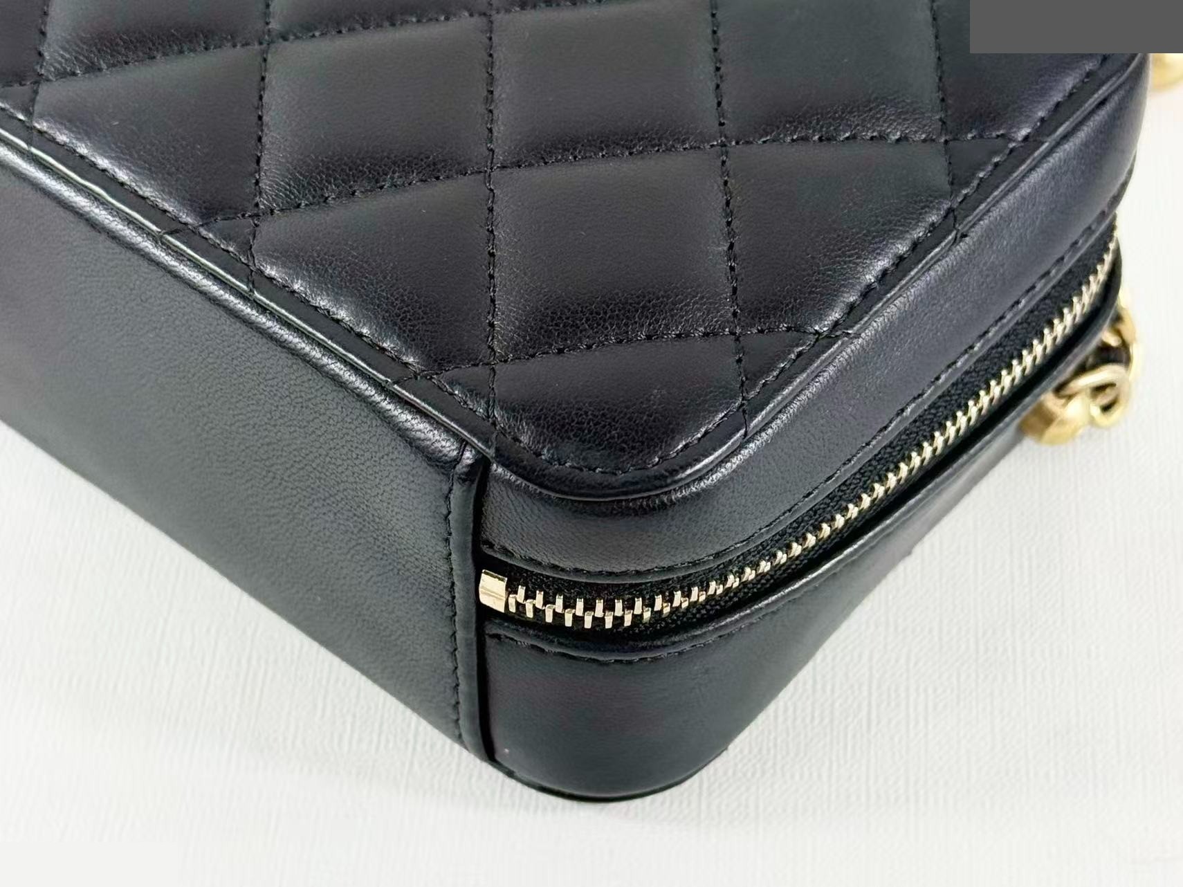 Black Matelassé Crushed Camera Shoulder Bag, W15cm (approx.), Serial Number 31 — view 6