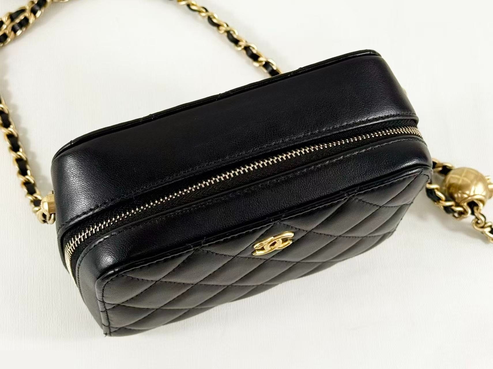 Black Matelassé Crushed Camera Shoulder Bag, W15cm (approx.), Serial Number 31 — view 8