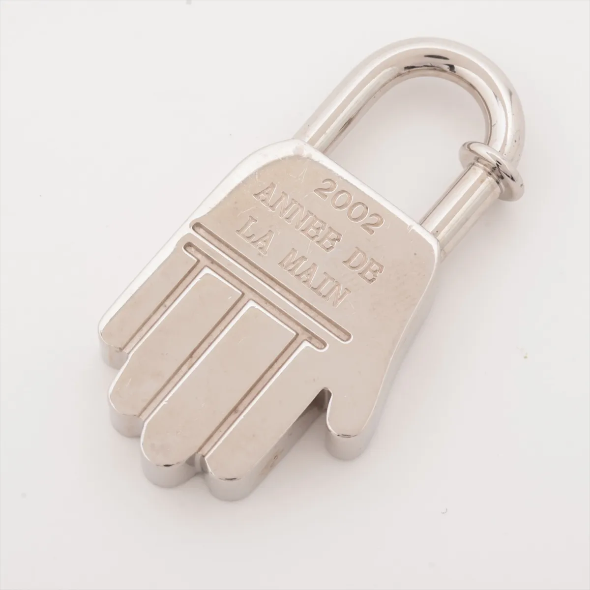 Cadena Hand Charm 2002 Metal Silver - Dents, — view 2