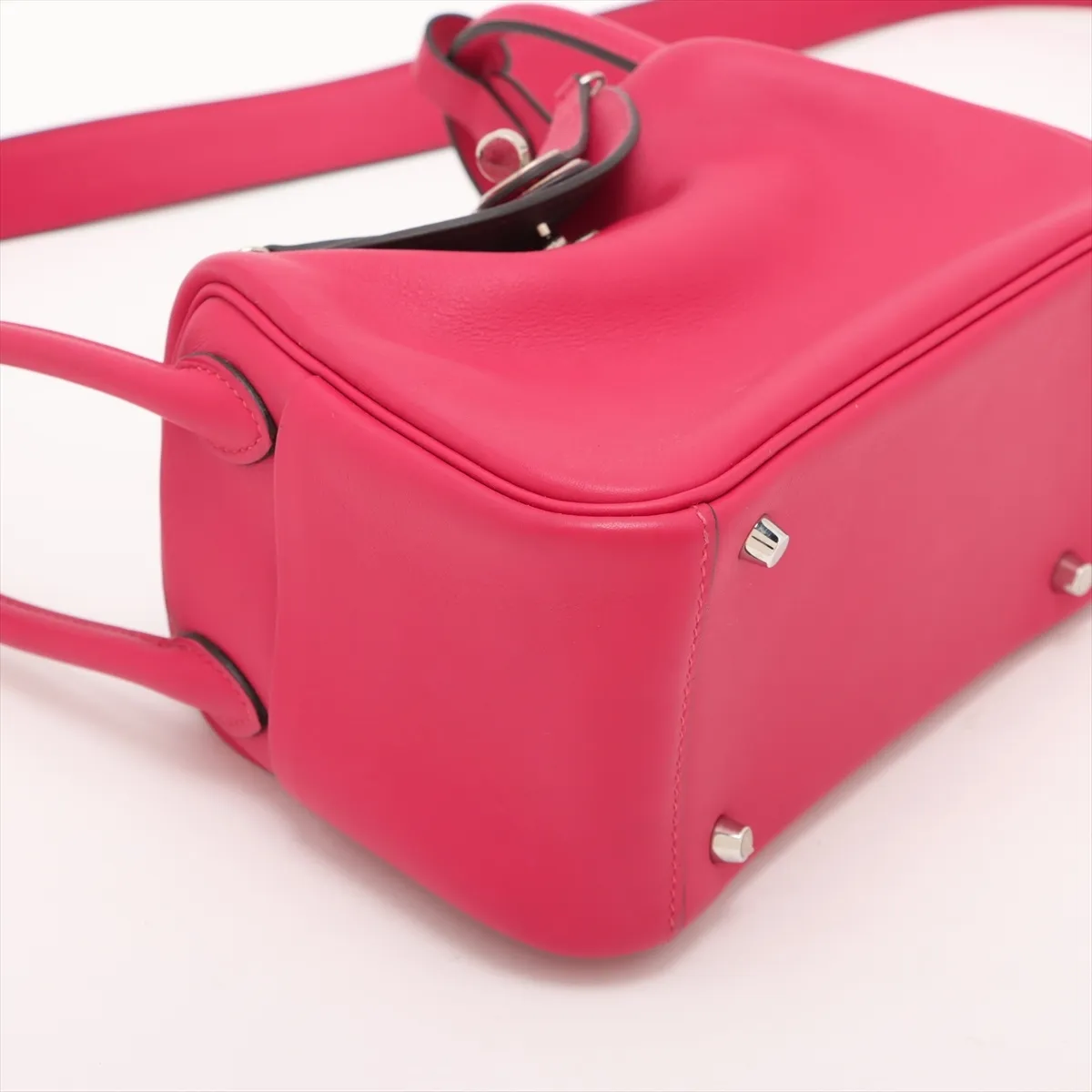 [Individually packaged] Hermes Lindy Mini 20 Verso Veau Swift Framboise x Chocolat Silver Hardware Z: 2021 — view 4