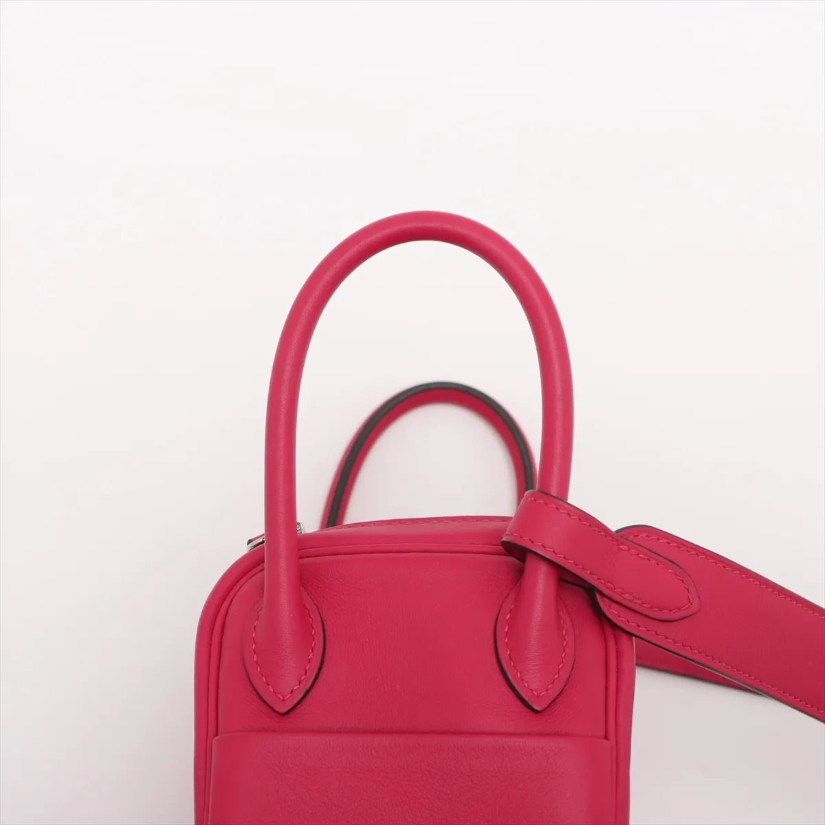 [Individually packaged] Hermes Lindy Mini 20 Verso Veau Swift Framboise x Chocolat Silver Hardware Z: 2021 — view 6
