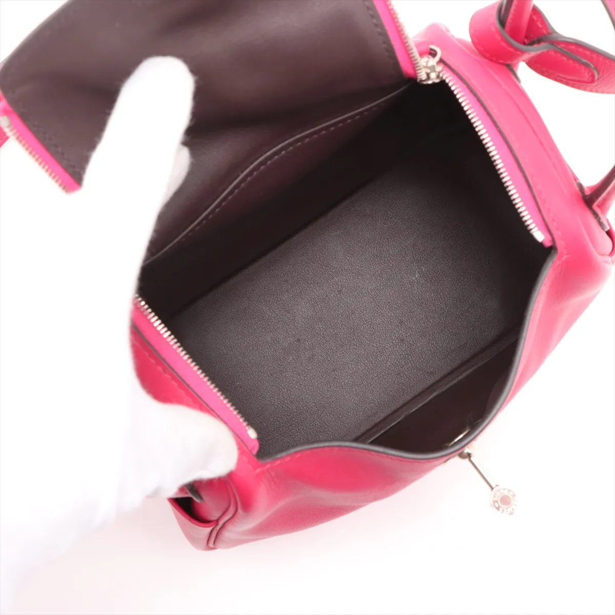 [Individually packaged] Hermes Lindy Mini 20 Verso Veau Swift Framboise x Chocolat Silver Hardware Z: 2021 — view 8