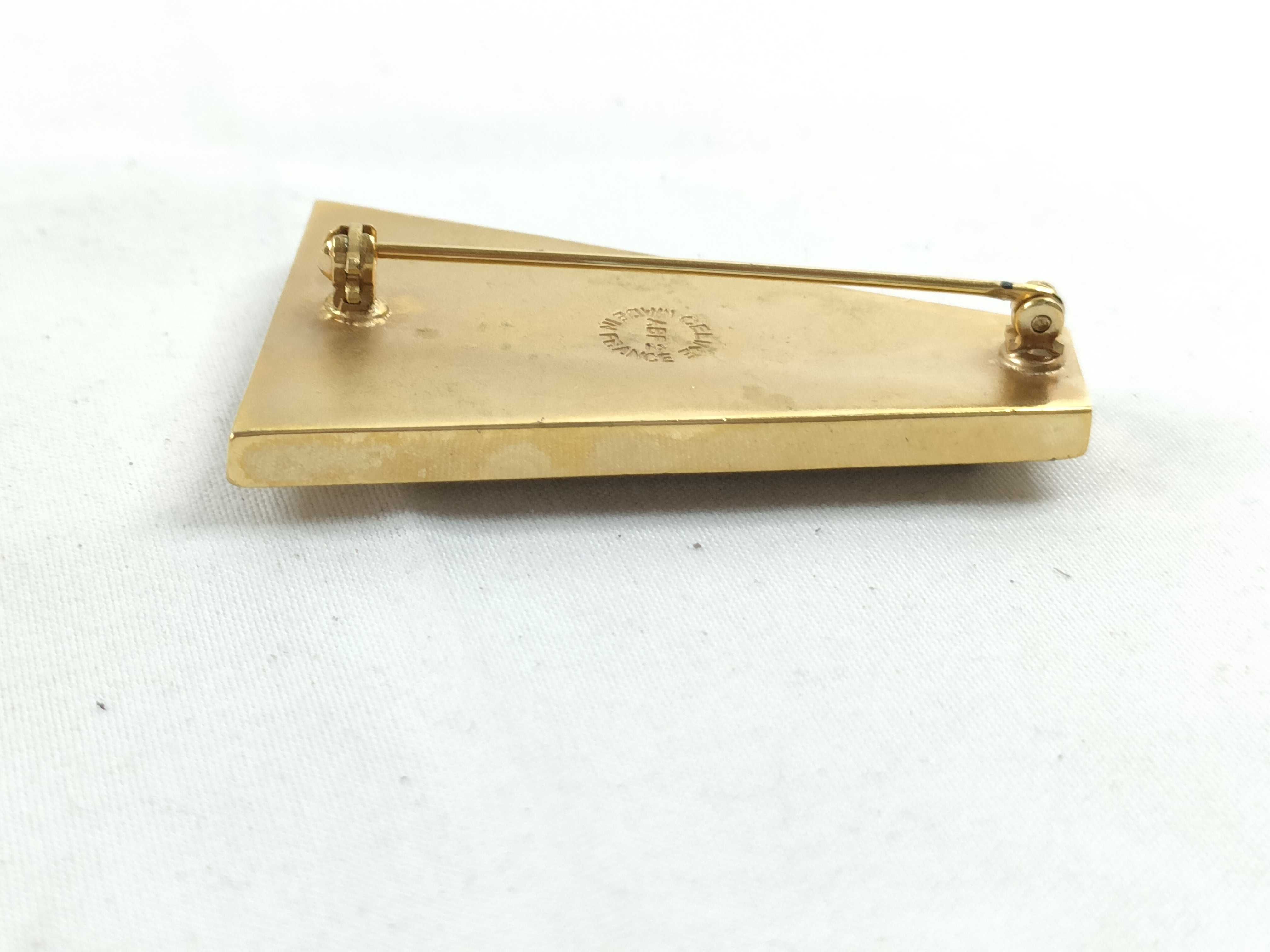 brooch — view 3