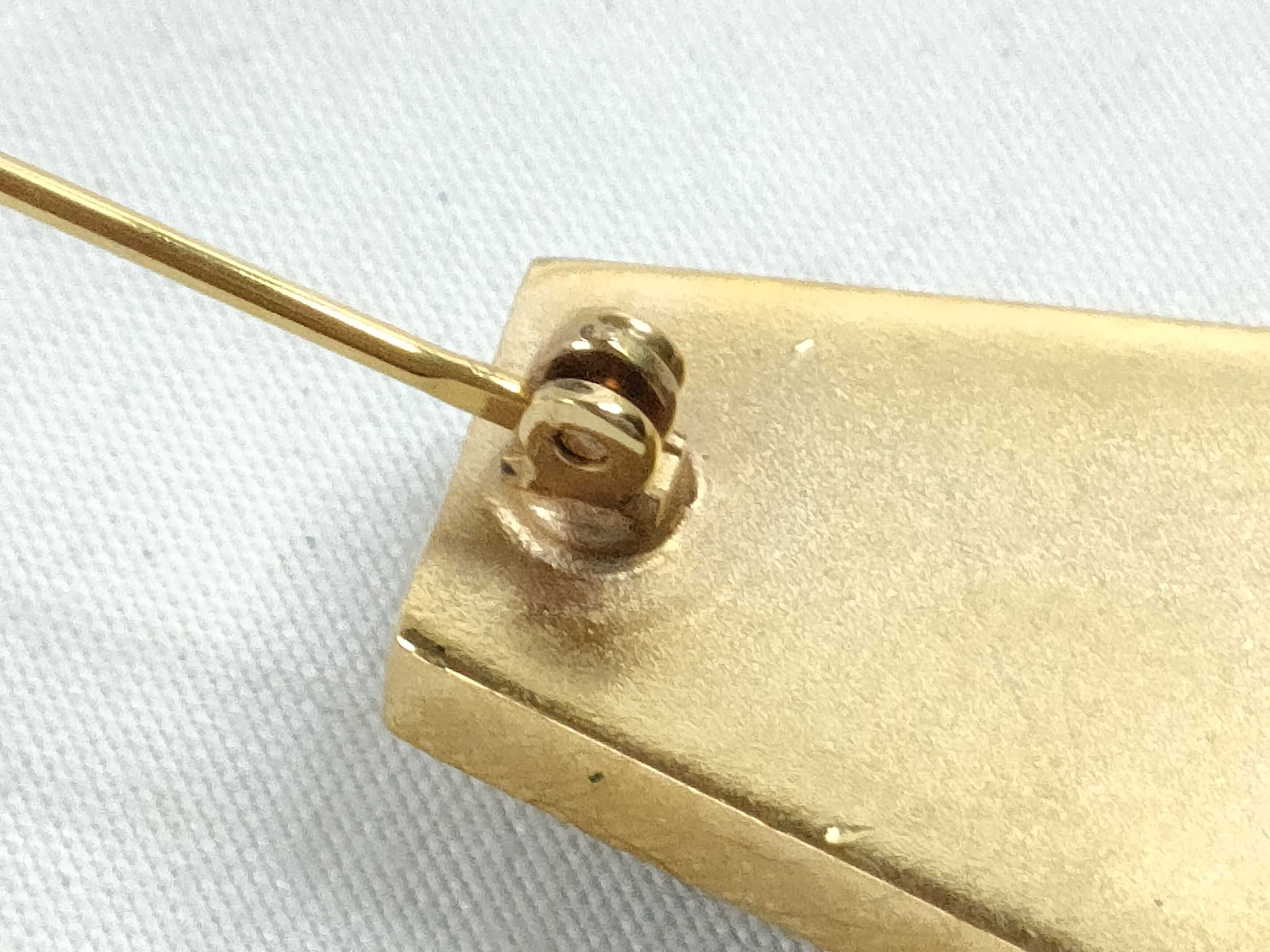 brooch — view 9
