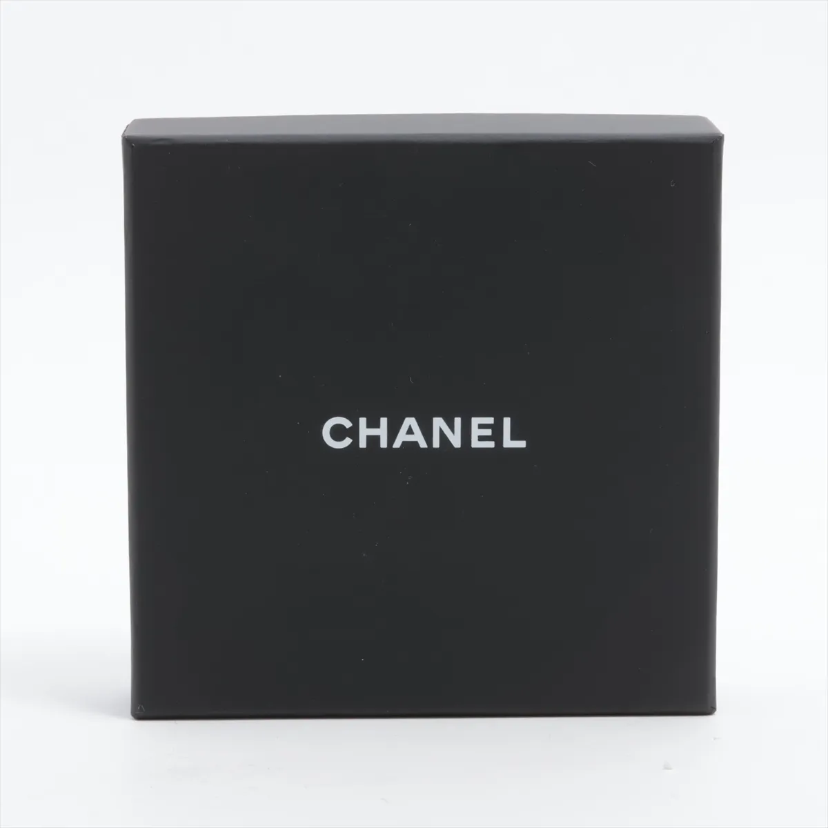 Coco Mark Turnlock Bangle M GP x Faux Pearl x Leather Gold x Black — view 7
