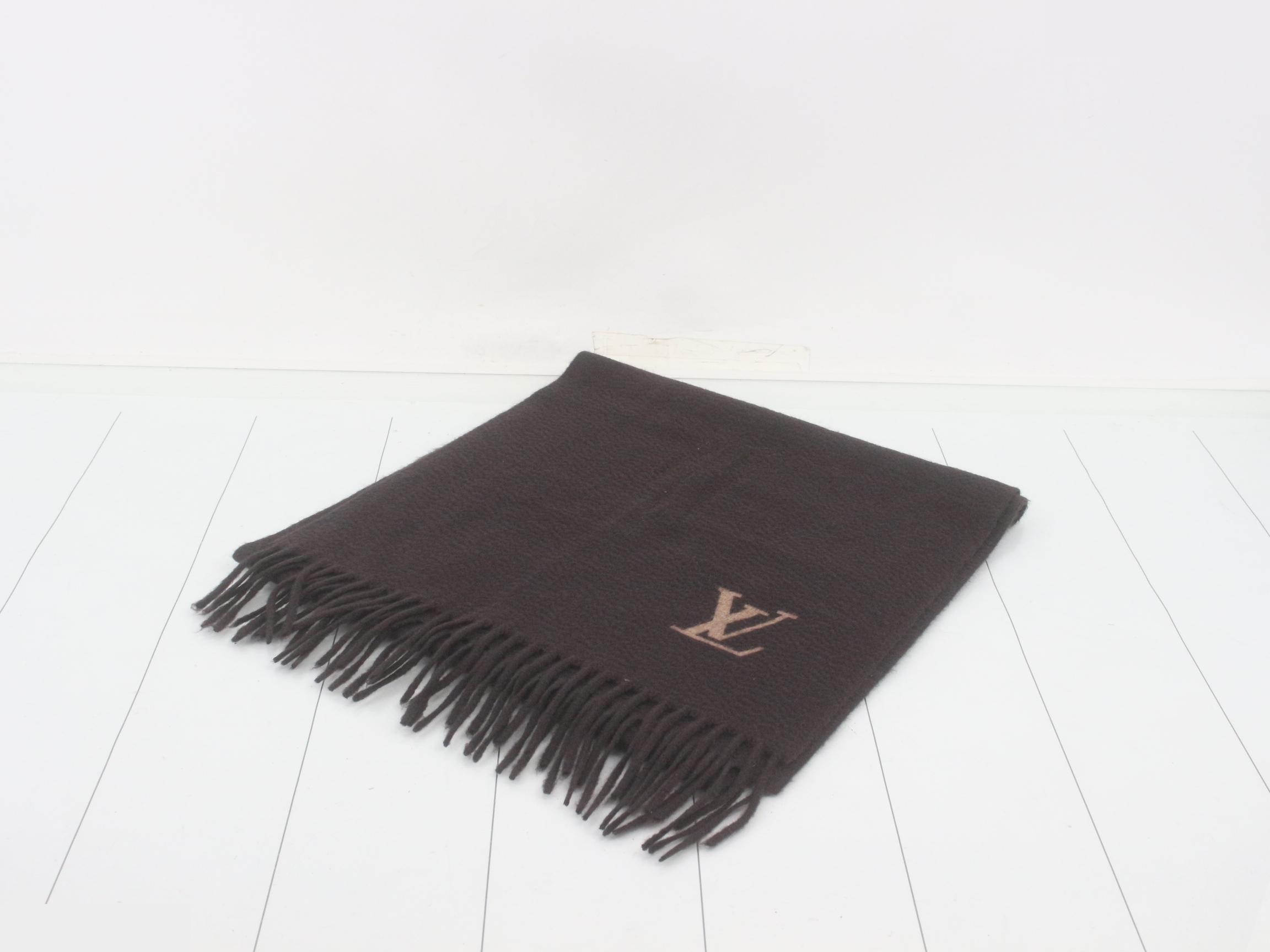 LV logo cashmere jacket with tag, brown.