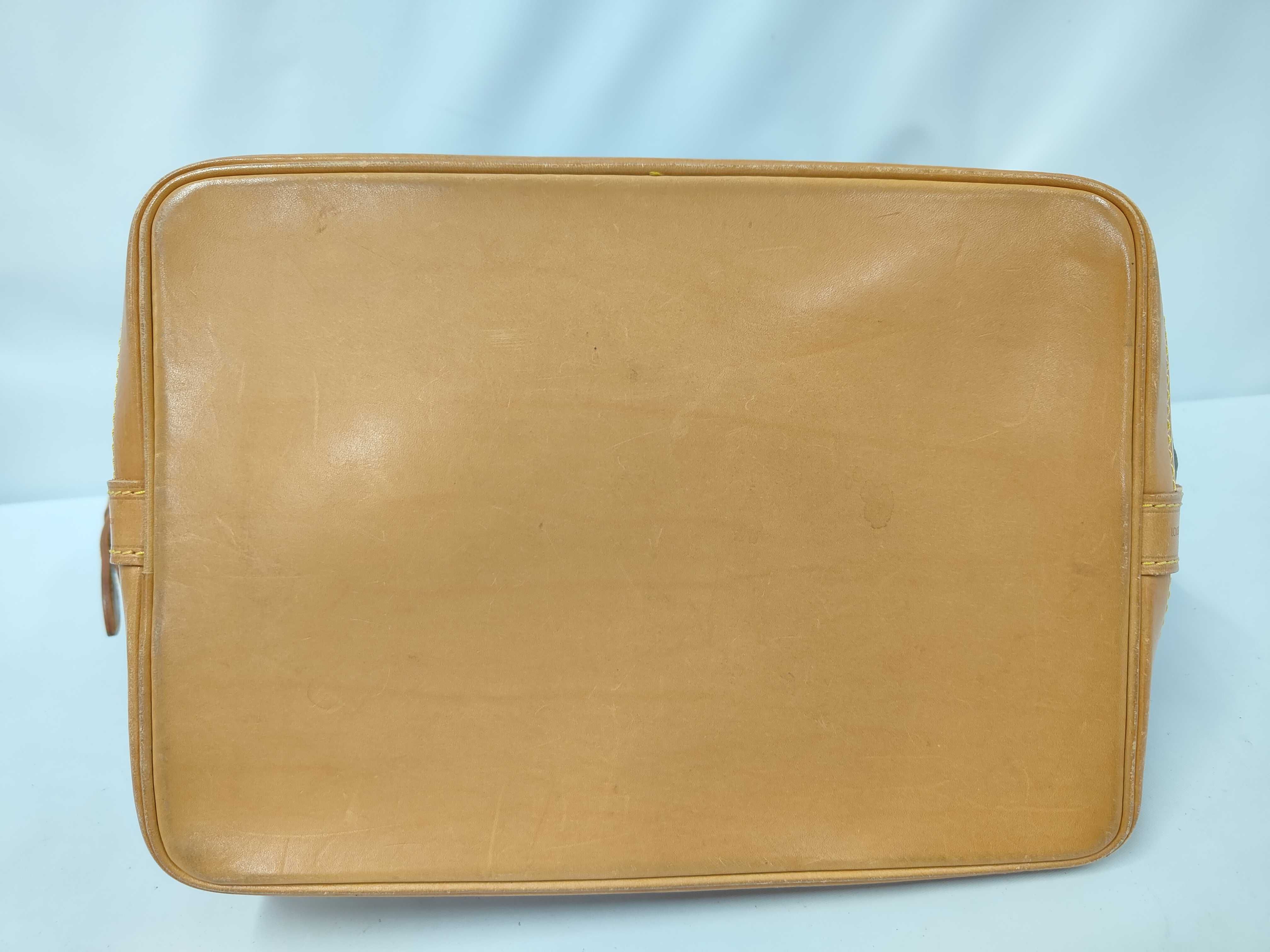 LV Noé Shoulder Bag — view 3