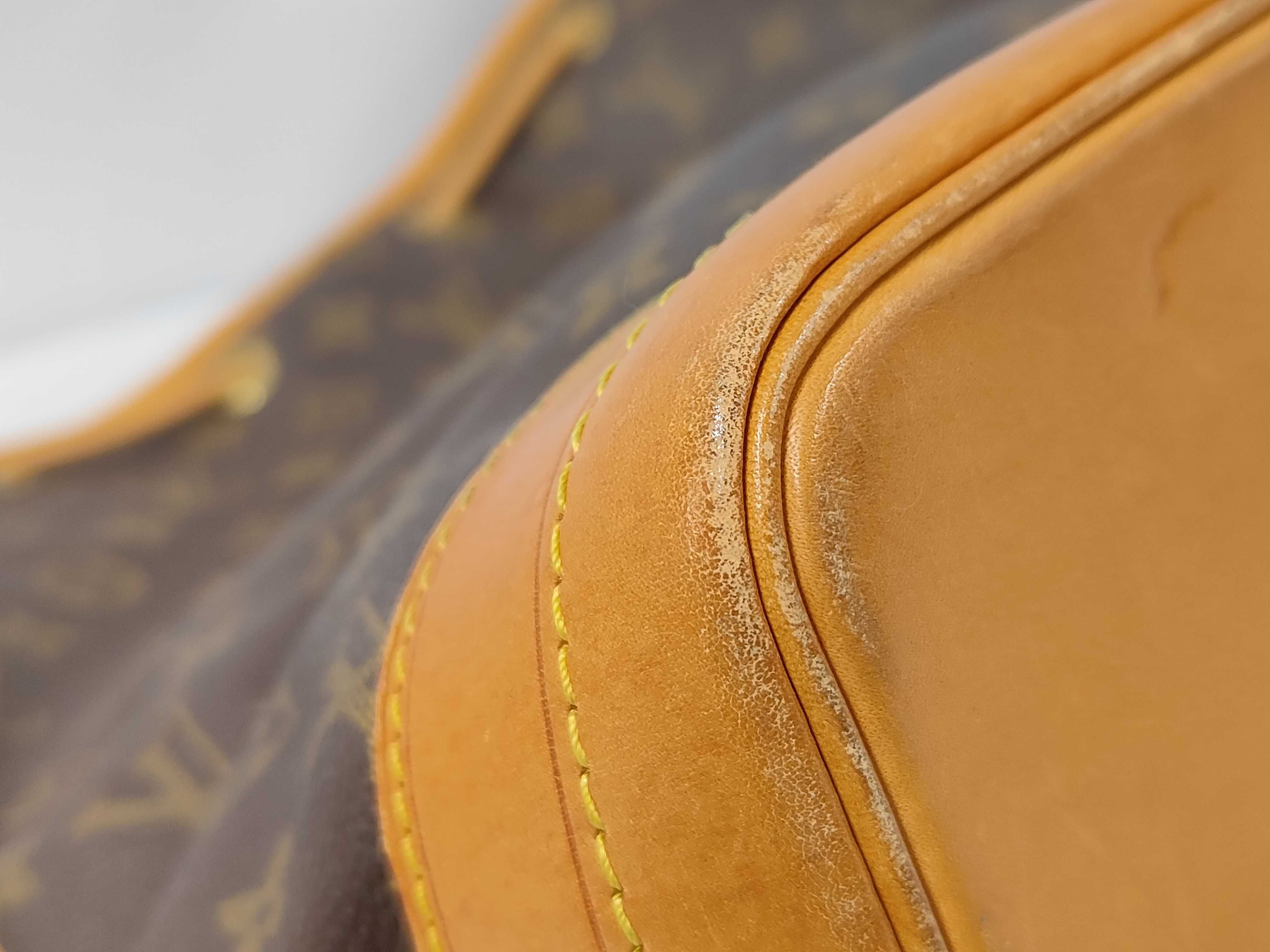 LV Noé Shoulder Bag — view 4
