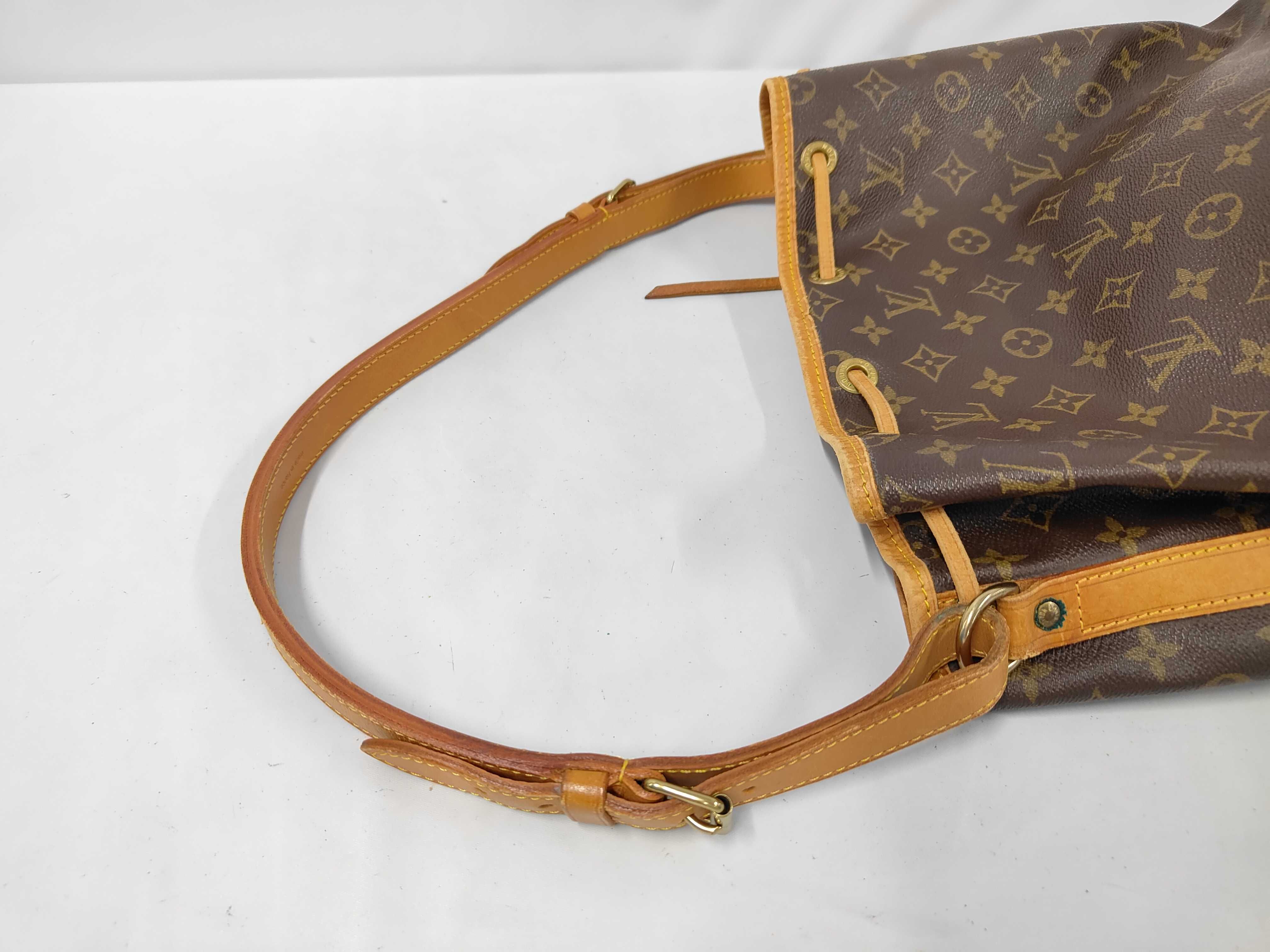 LV Noé Shoulder Bag — view 5
