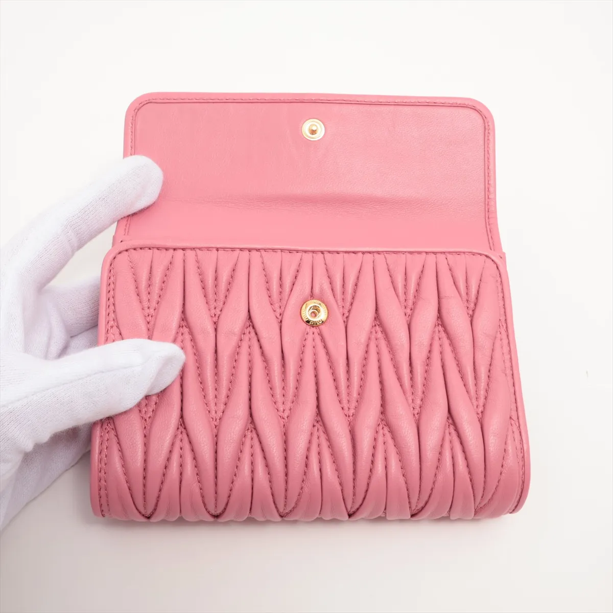 Matelasse 5ML225 Leather Compact Wallet Pink — view 3