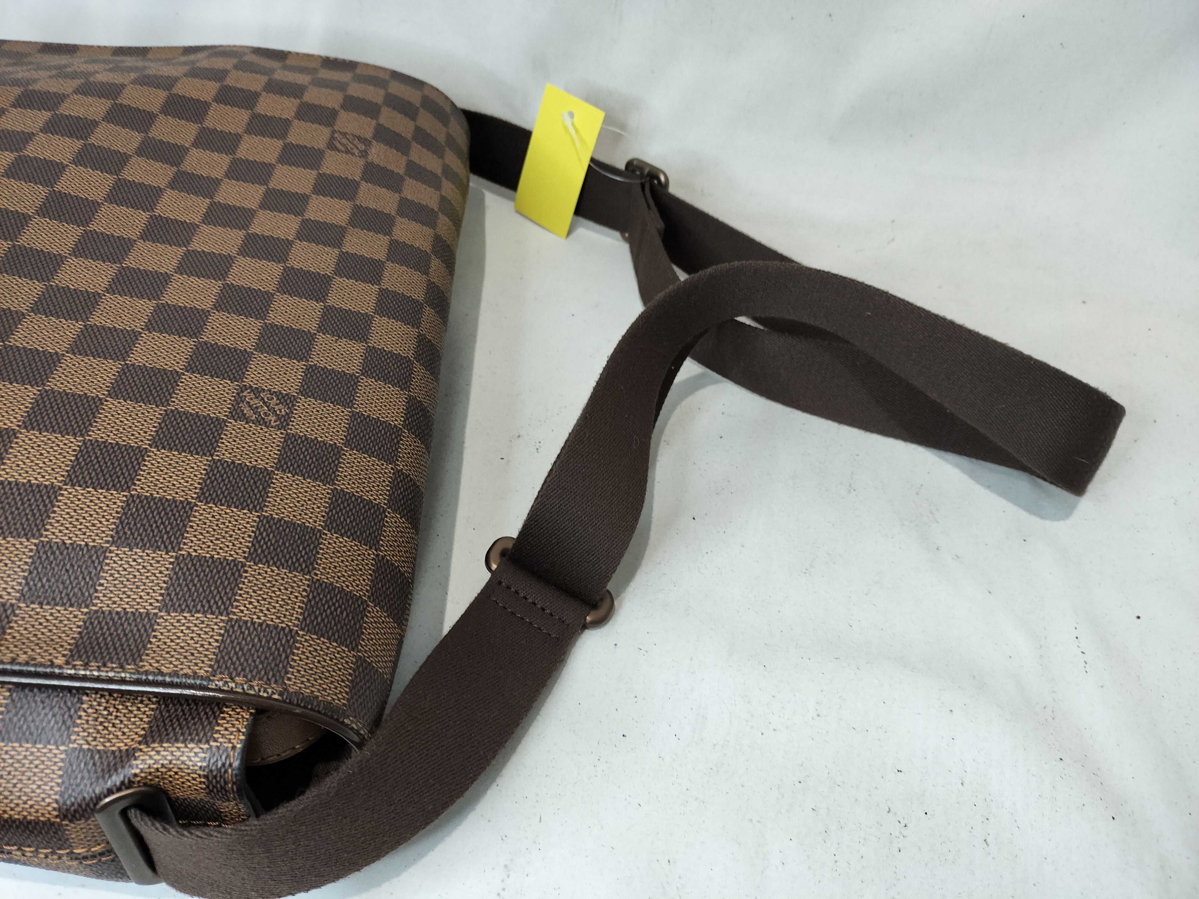 Damier N51211 Brooklyn MM Shoulder Bag — view 4