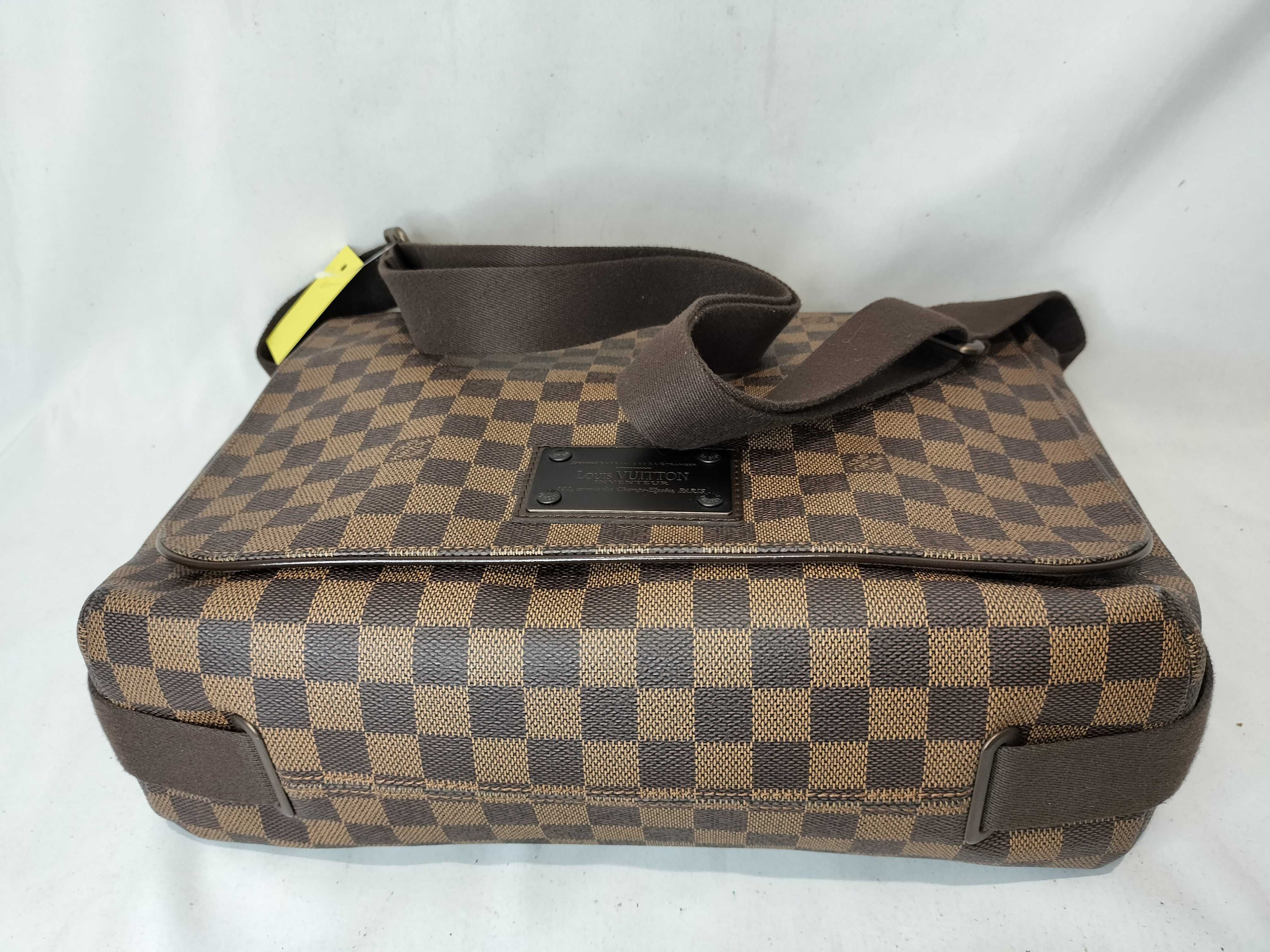Damier N51211 Brooklyn MM Shoulder Bag — view 8