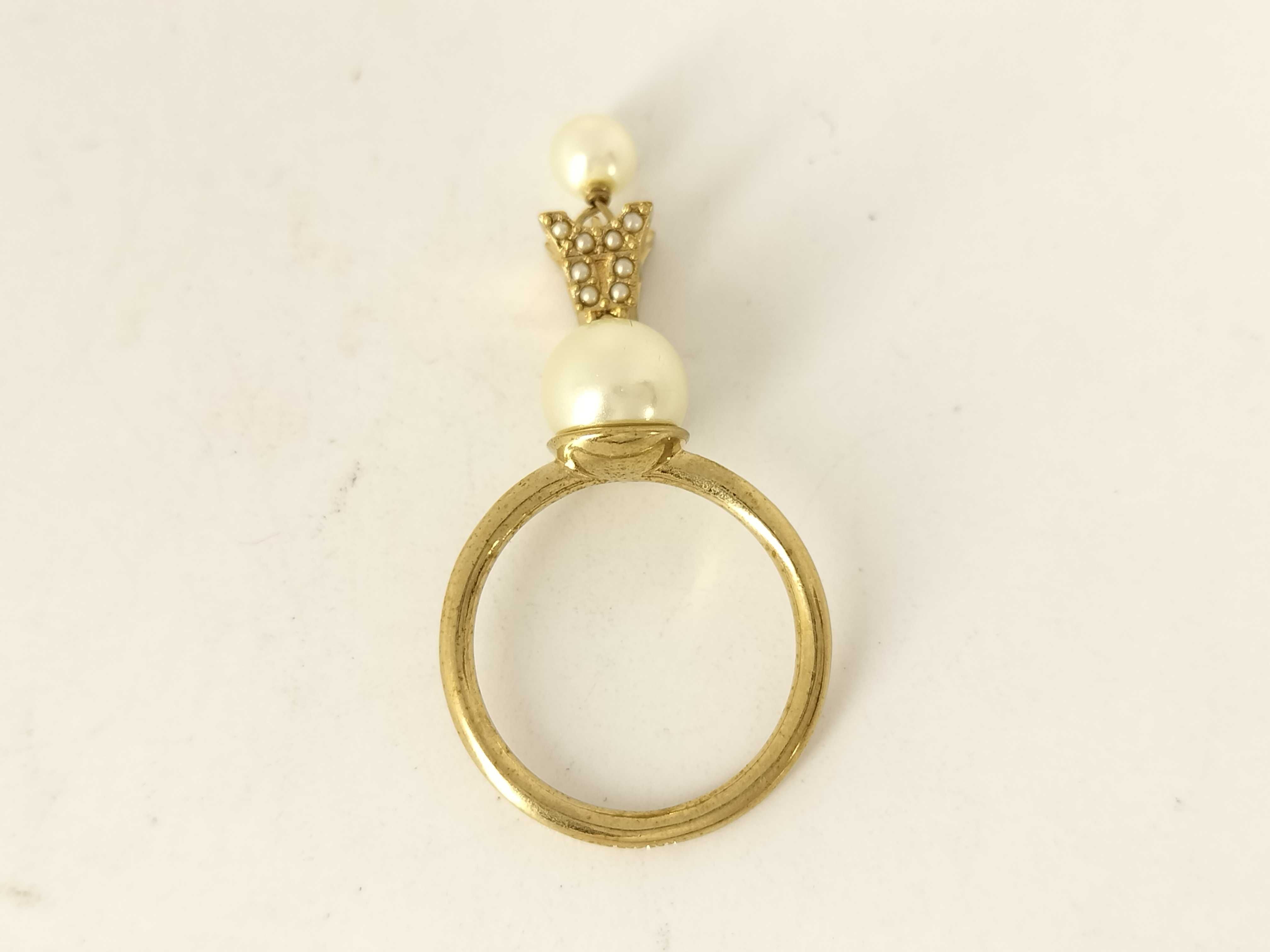 Resin Pearl Eiffel Tower Ring — view 6