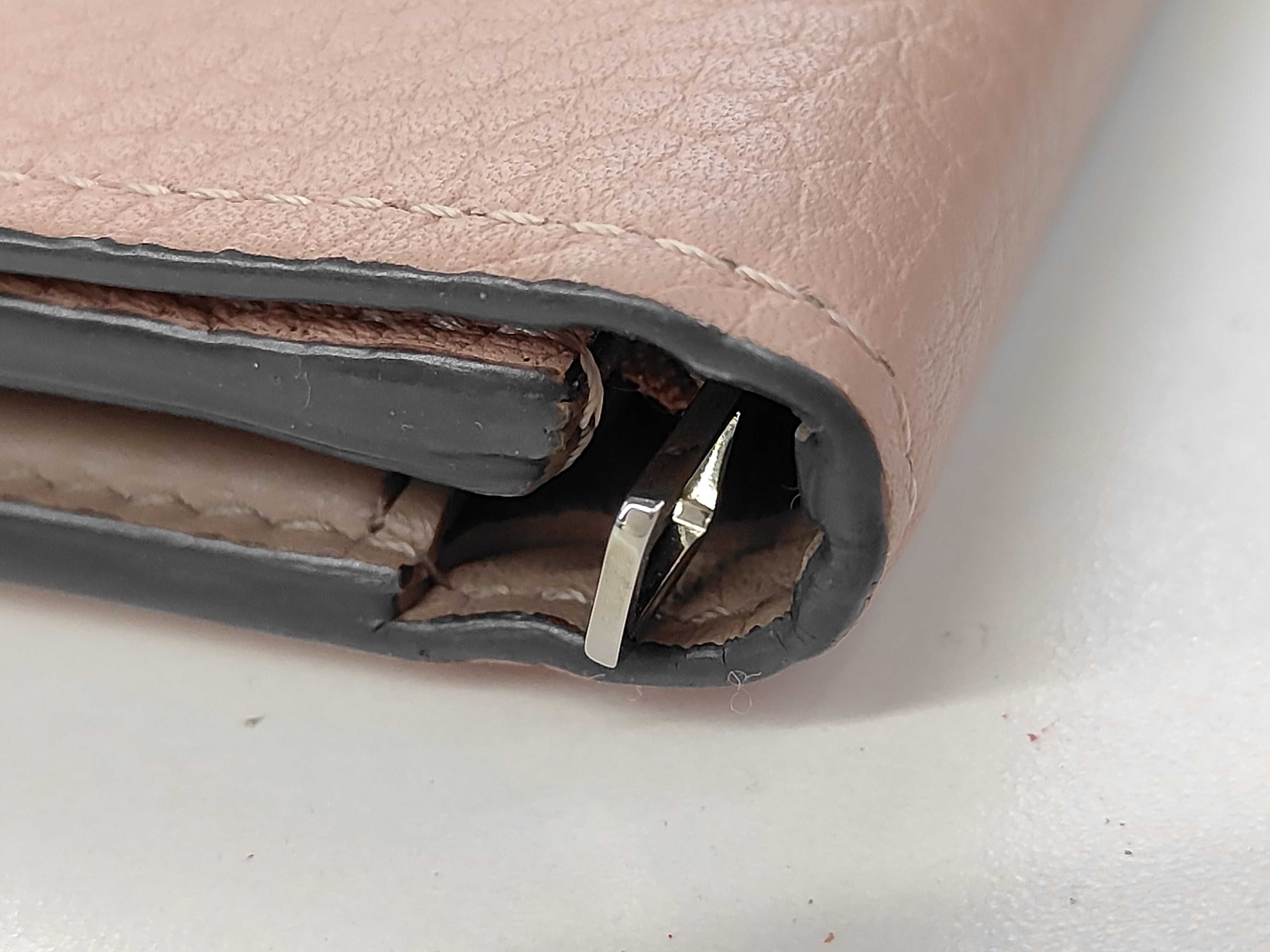 Portefeuille Capucines Compact Capucines M62156 Wallet — view 3