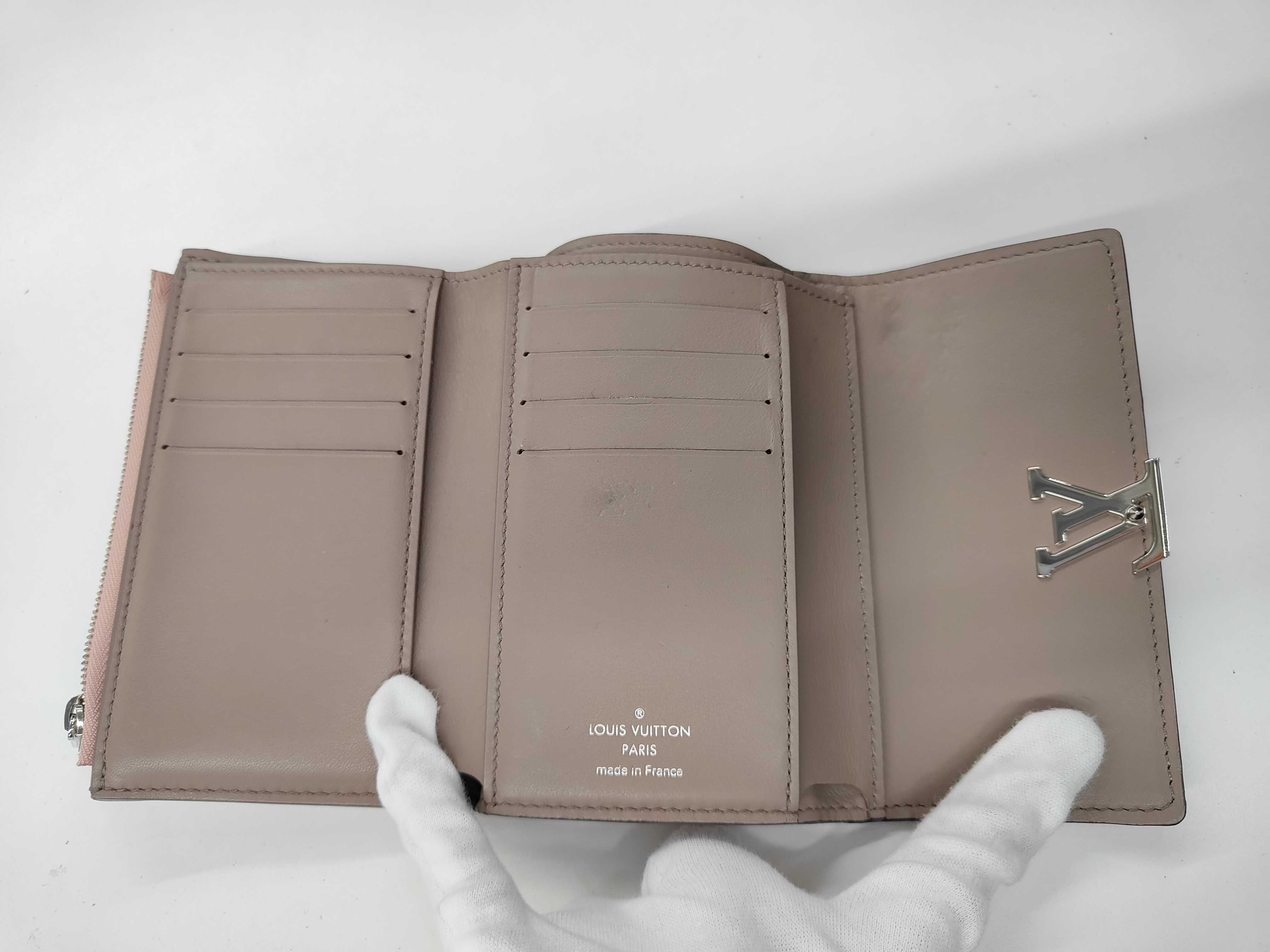 Portefeuille Capucines Compact Capucines M62156 Wallet — view 4