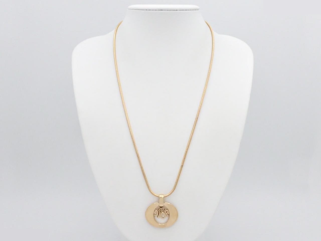 Precious metals, necklaces, pendants — view 3