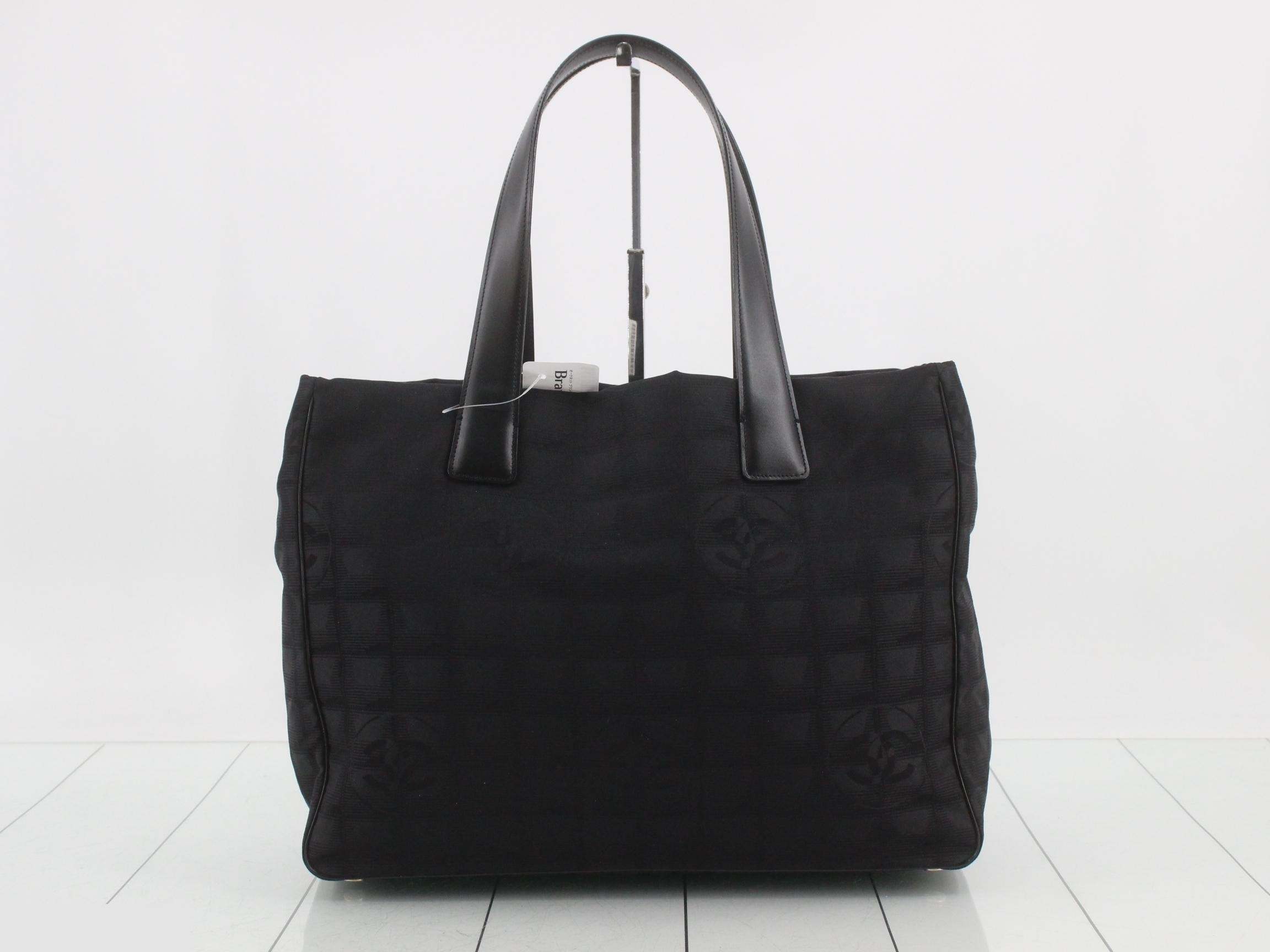 New Travel Line Tote MM Nylon/Leather Black — view 2