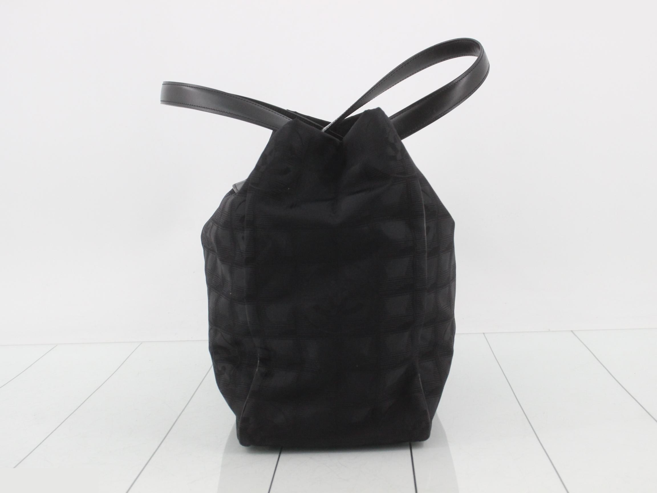 New Travel Line Tote MM Nylon/Leather Black — view 3