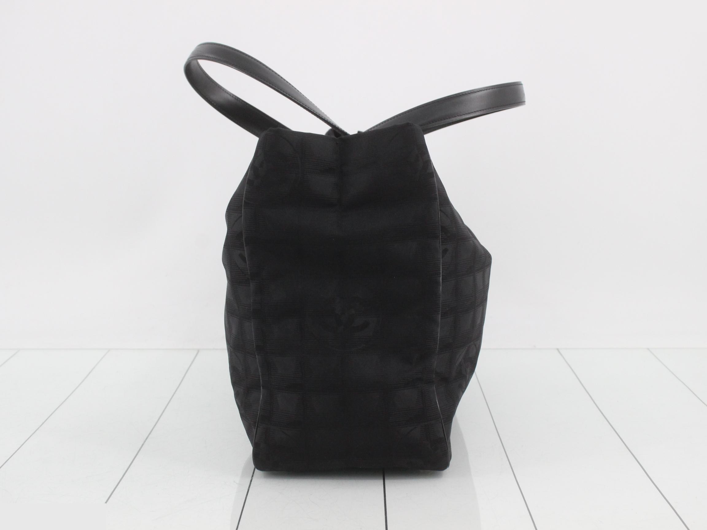 New Travel Line Tote MM Nylon/Leather Black — view 4