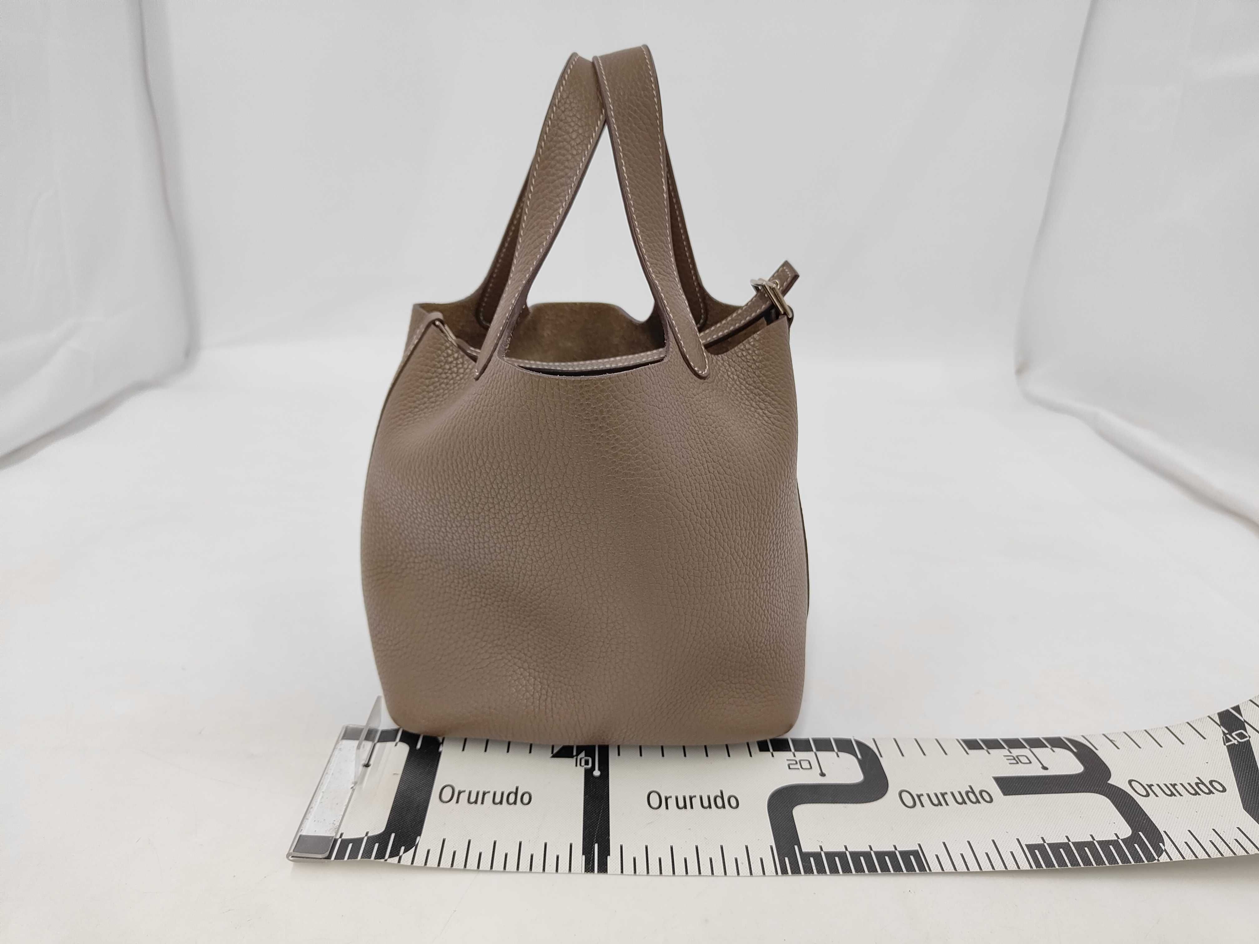 Picotin Lock PM 18 Etoupe Silver Hardware Taurillon Clemence Leather D Stamp Handbag — view 2