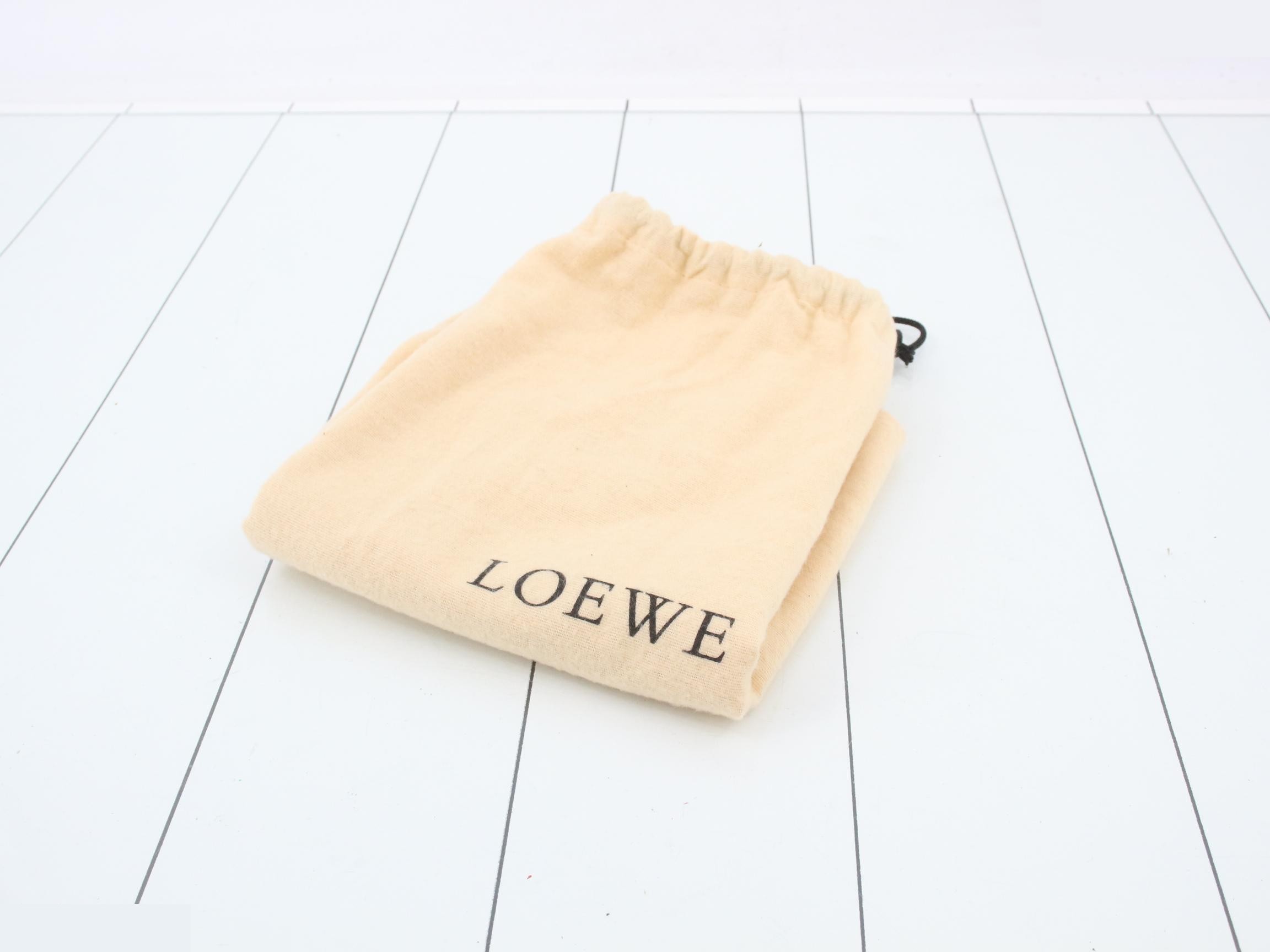 Anagram Leather Shoulder Bag — view 7