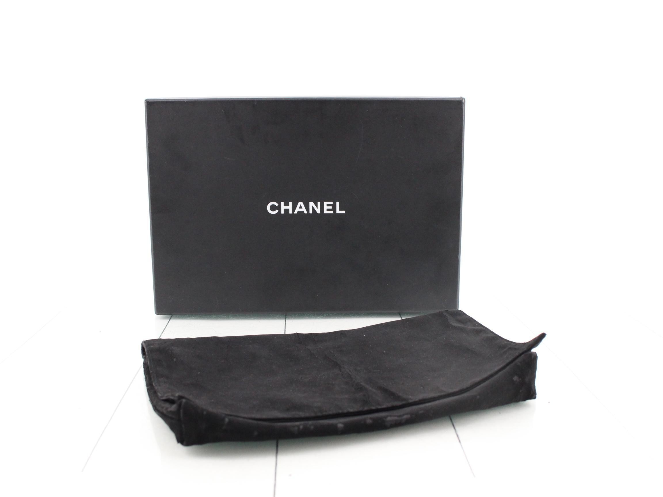 Matelassé Caviar Chain Wallet Seal — view 5