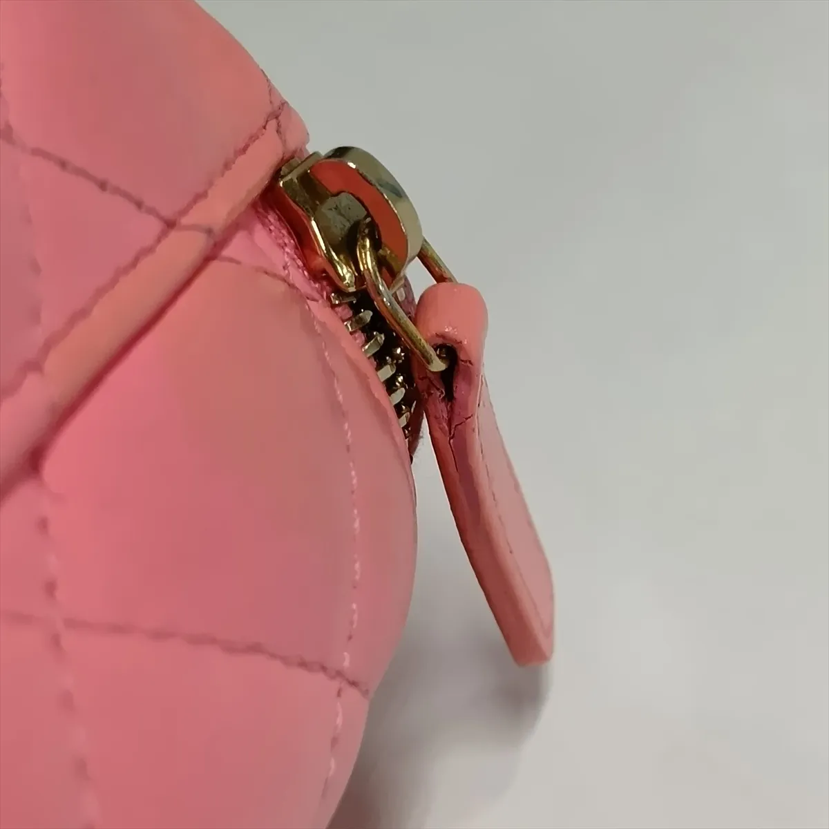 Matelassé Lambskin Chain Shoulder Bag Vanity Case Pink Gold Hardware 32038151 Serial Number 32 — view 11