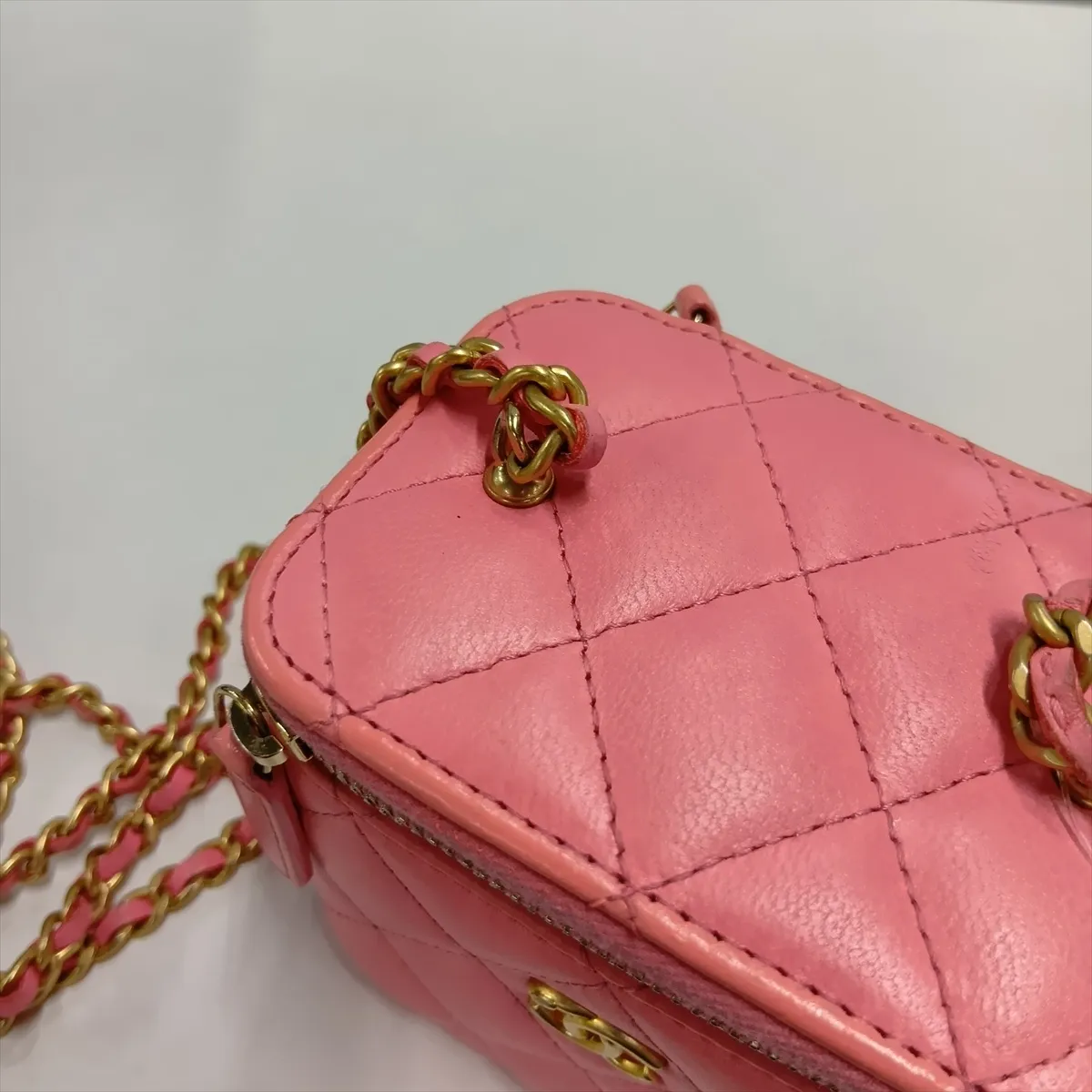 Matelassé Lambskin Chain Shoulder Bag Vanity Case Pink Gold Hardware 32038151 Serial Number 32 — view 13