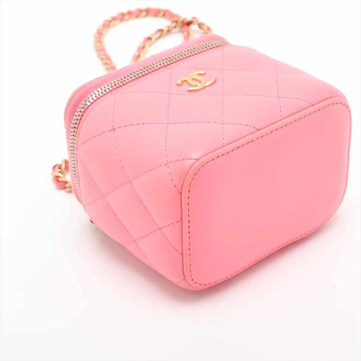 Matelassé Lambskin Chain Shoulder Bag Vanity Case Pink Gold Hardware 32038151 Serial Number 32 — view 4