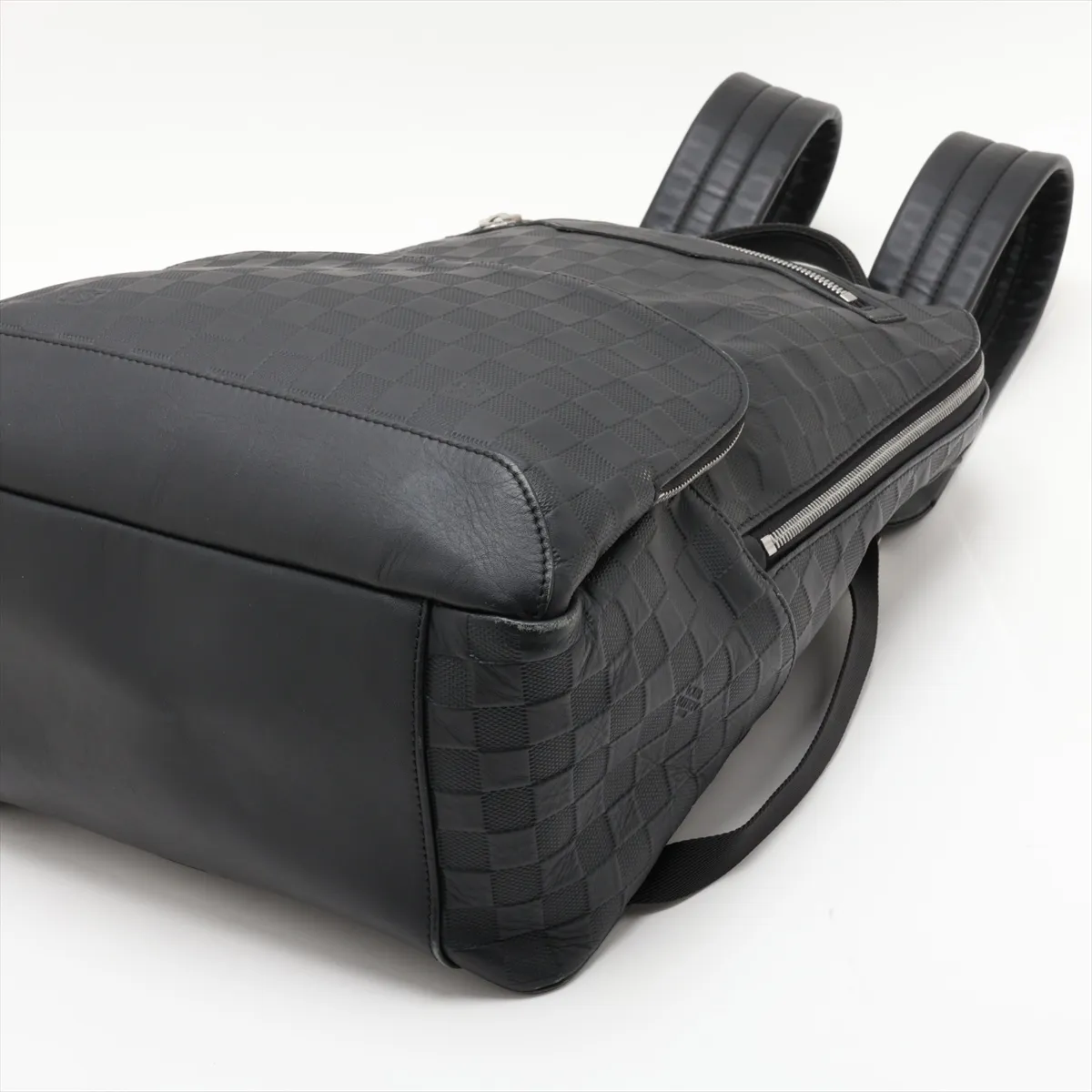 Damier Infini Avenue Backpack N41043 CA0197 Black — view 3
