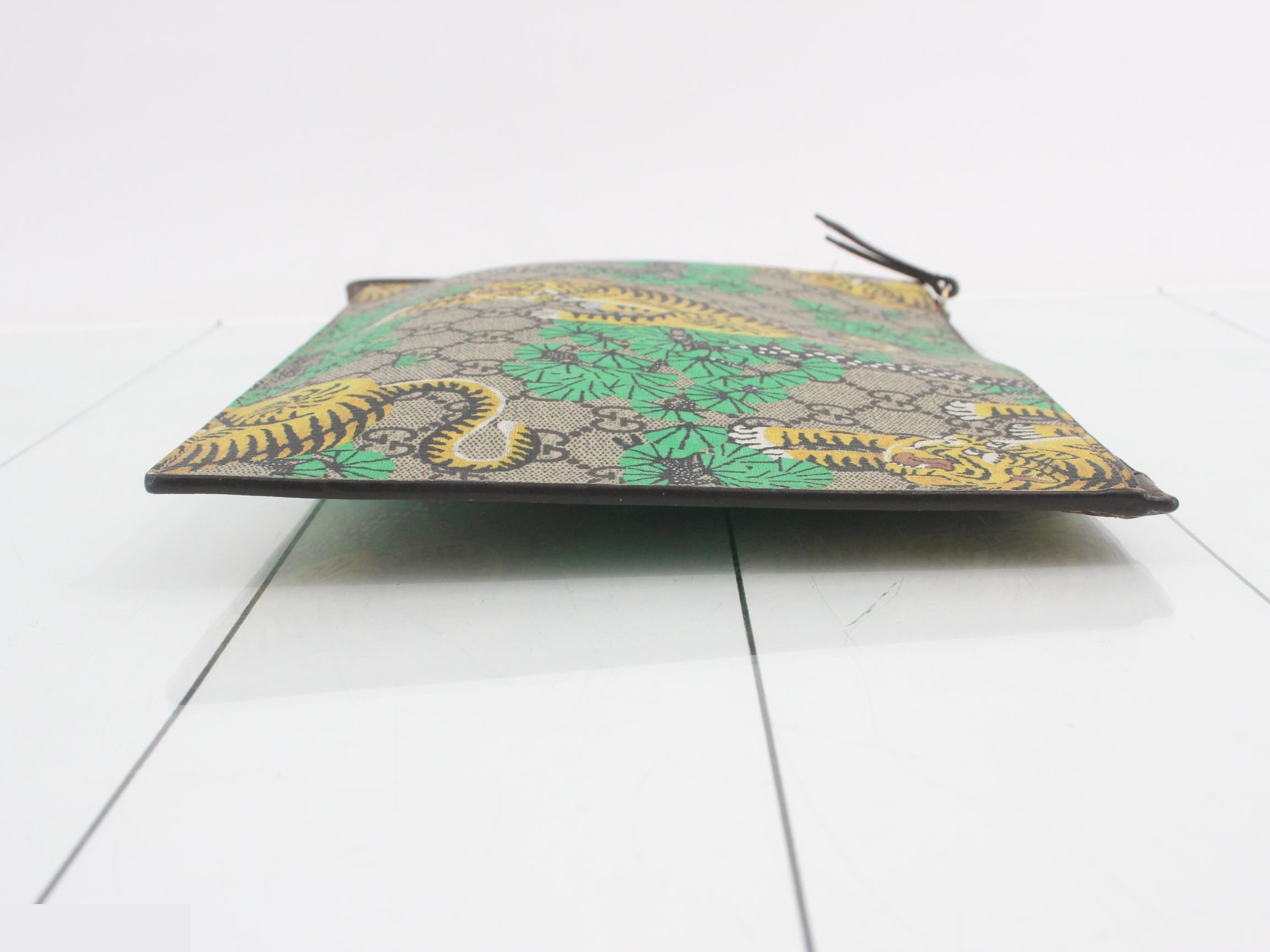GG Supreme Tiger Motif Clutch Bag — view 3