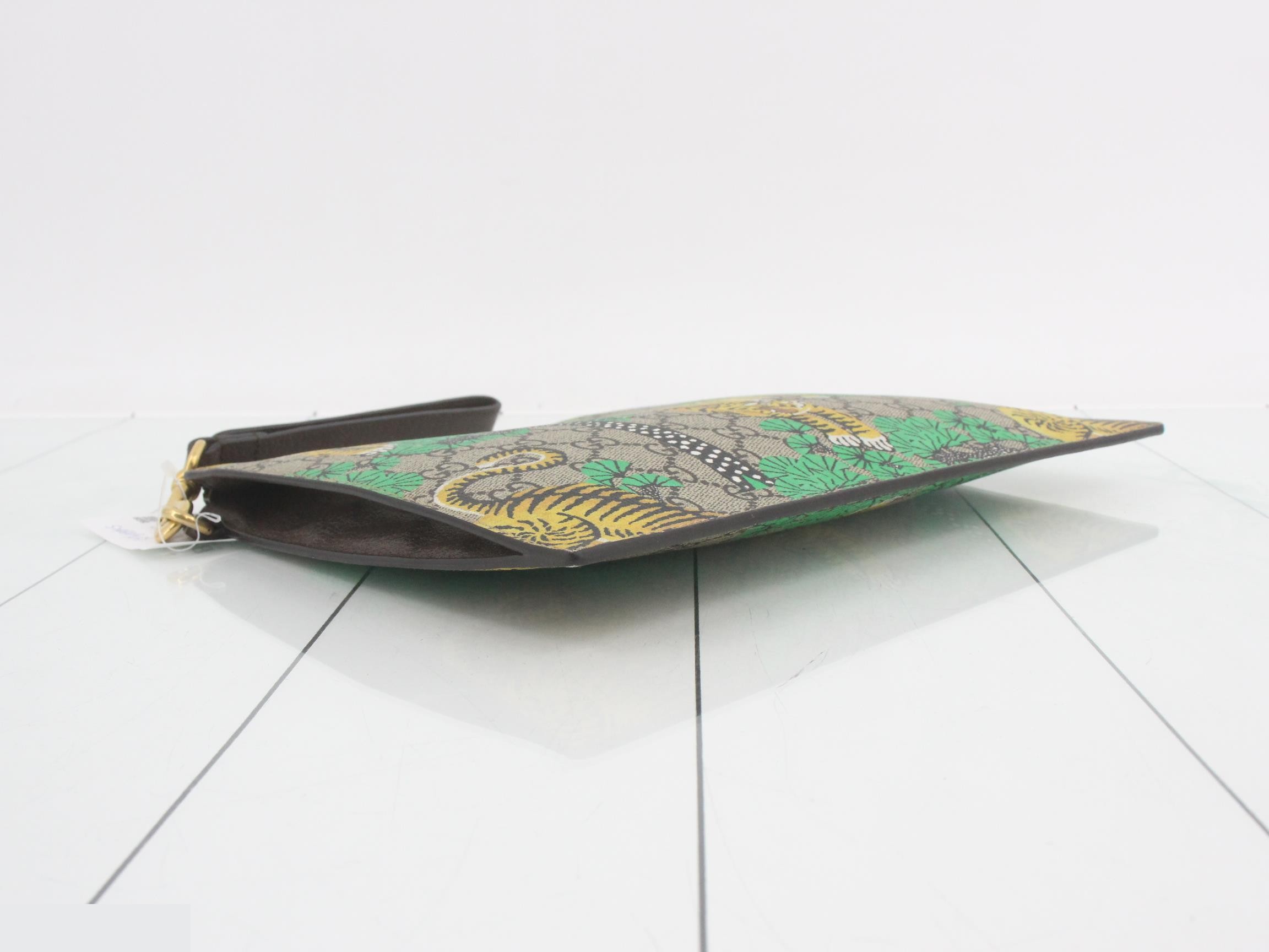 GG Supreme Tiger Motif Clutch Bag — view 5