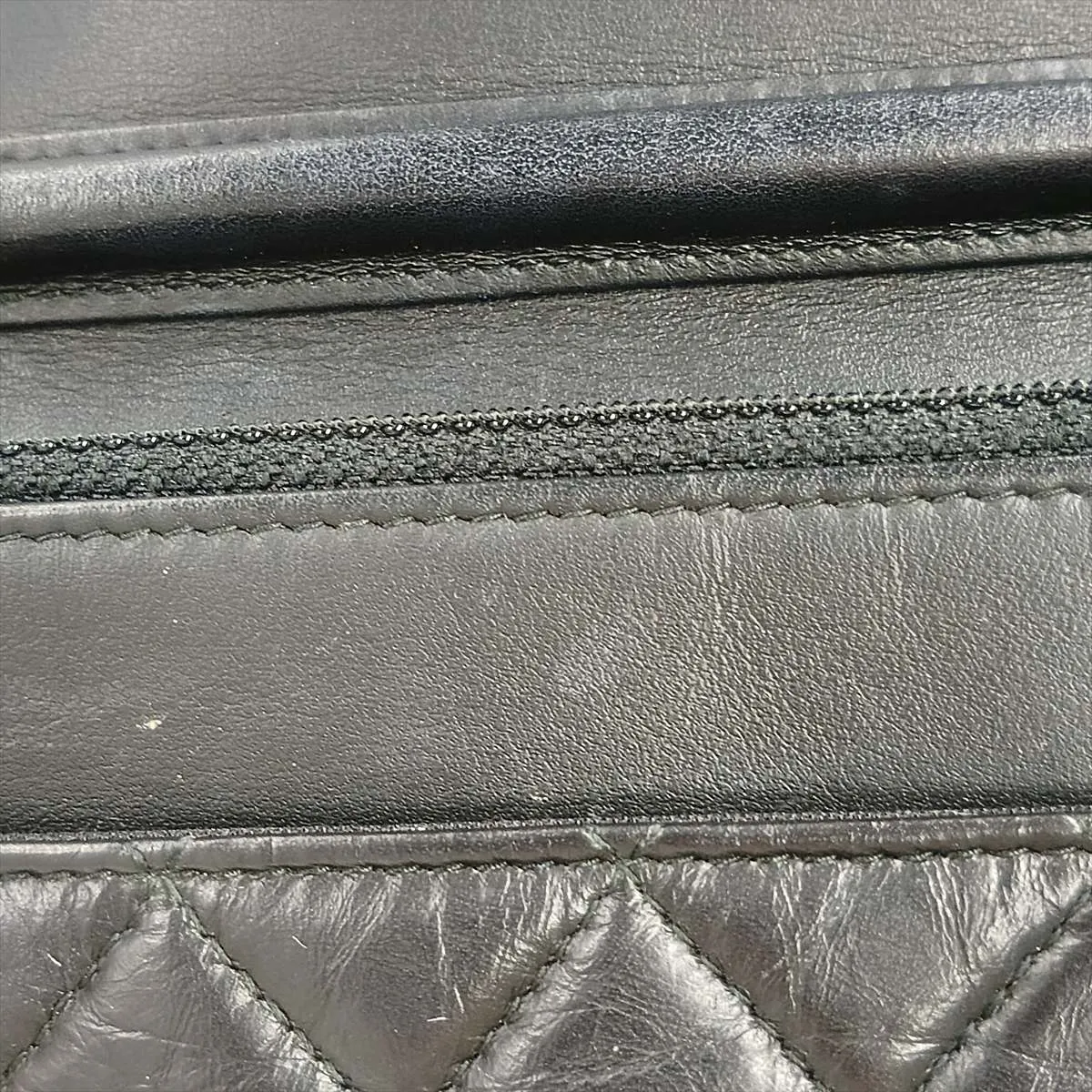 Matelassé Vintage Calf Chain Wallet 2.55 Black Gold Hardware 24602951 (Serial Number 24) — view 12