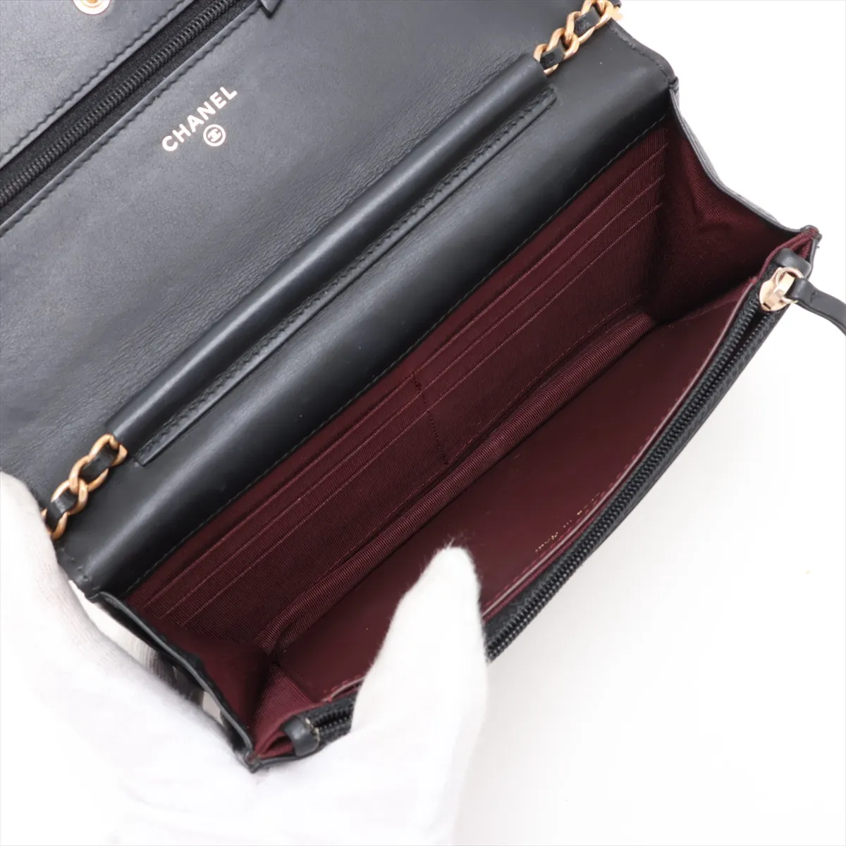 Matelassé Vintage Calf Chain Wallet 2.55 Black Gold Hardware 24602951 (Serial Number 24) — view 6