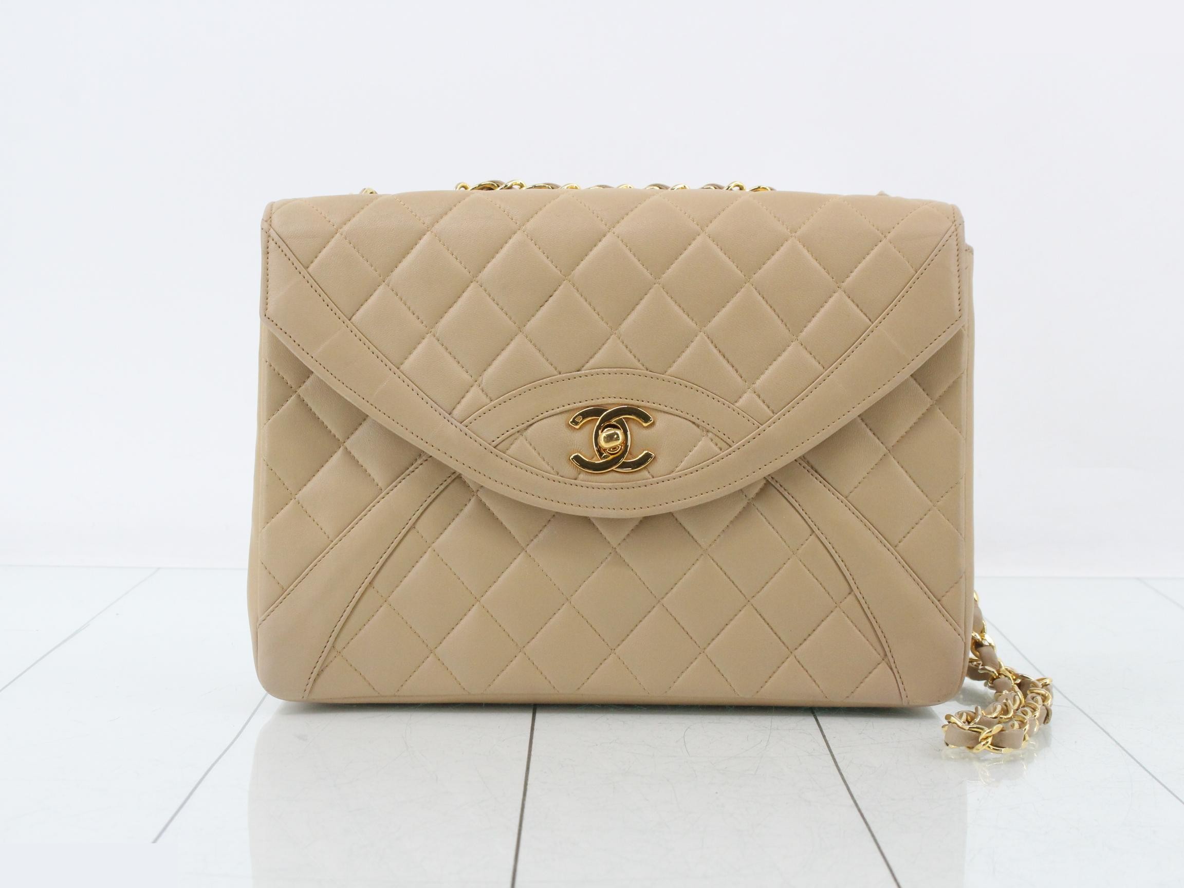 Matelassé Lambskin Turnlock Chain Shoulder Bag