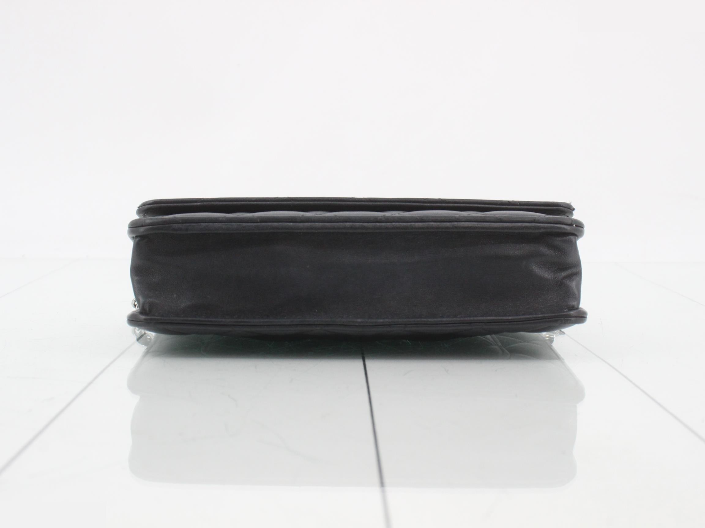Chain wallet with IC plate — view 3