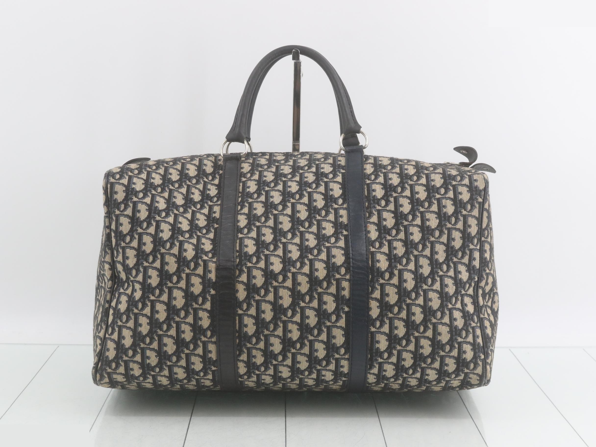 Trotter duffel bag, navy, silver hardware, 41 x 23 x 18 cm — view 2