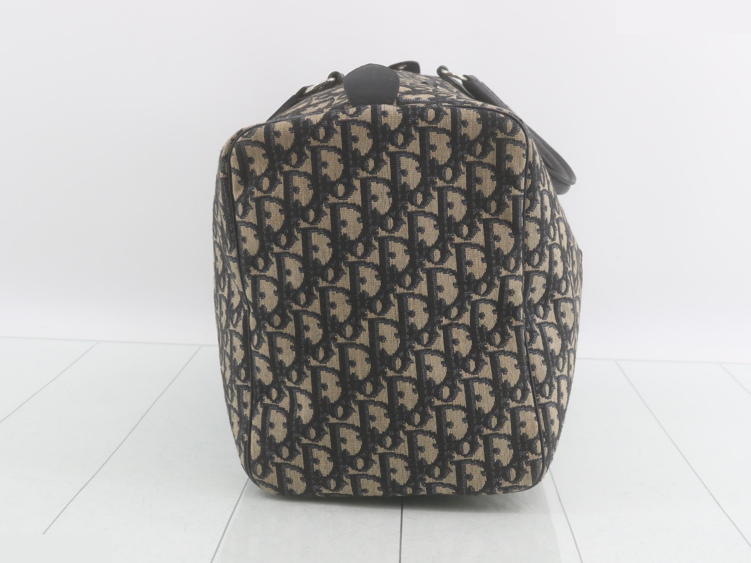 Trotter duffel bag, navy, silver hardware, 41 x 23 x 18 cm — view 3