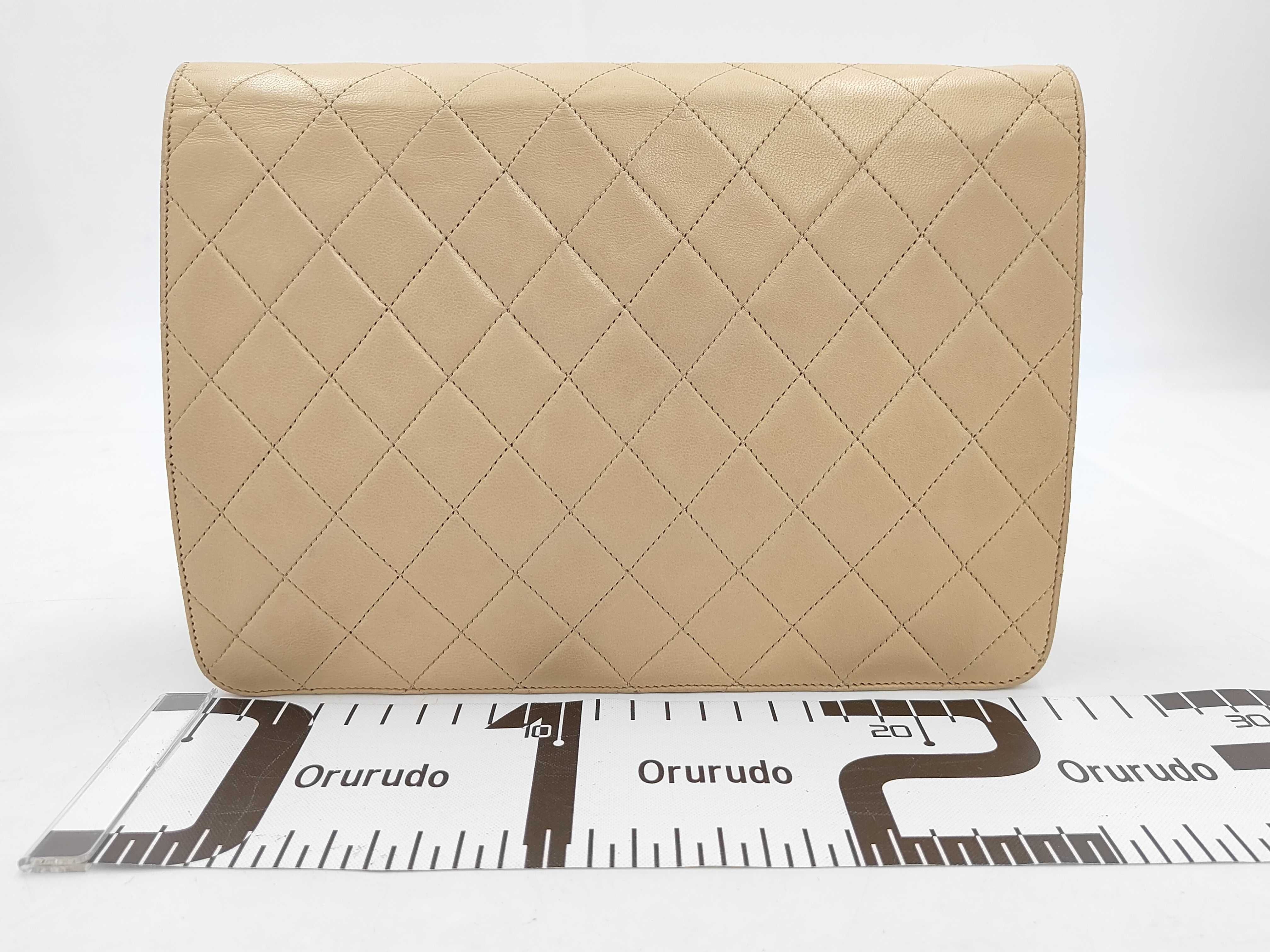 Matelassé Push-Lock Beige Shoulder Bag — view 2