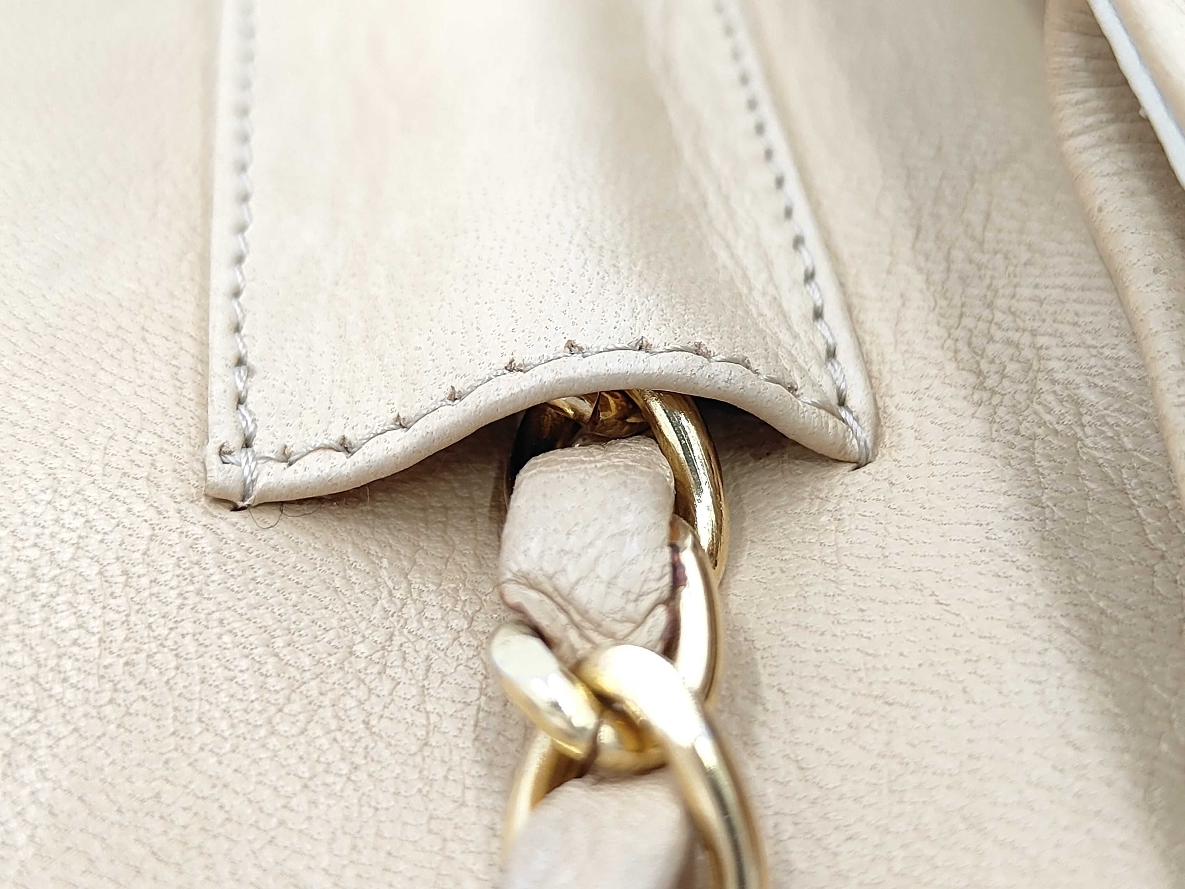 Matelassé Push-Lock Beige Shoulder Bag — view 7