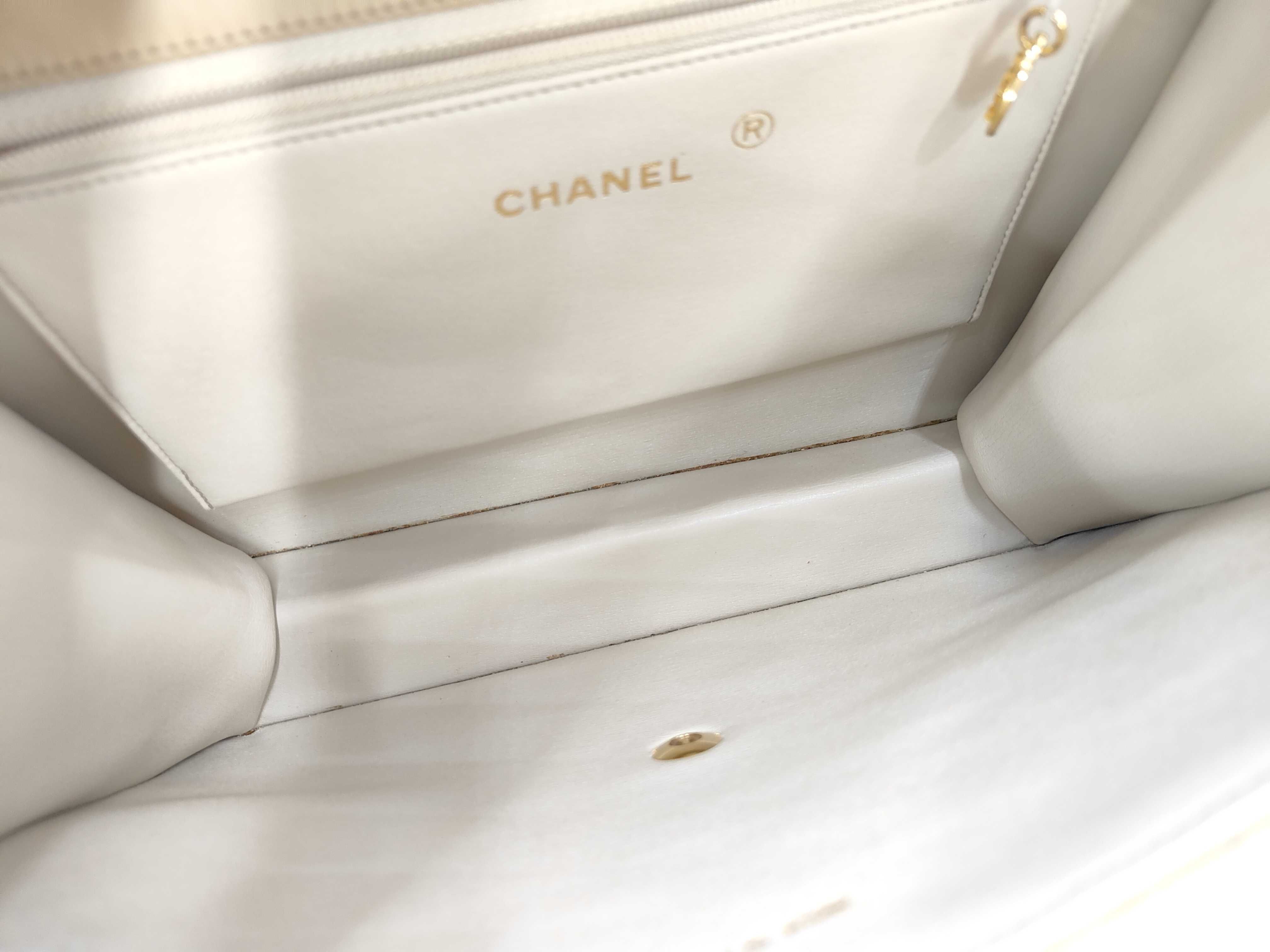 Matelassé Push-Lock Beige Shoulder Bag — view 8