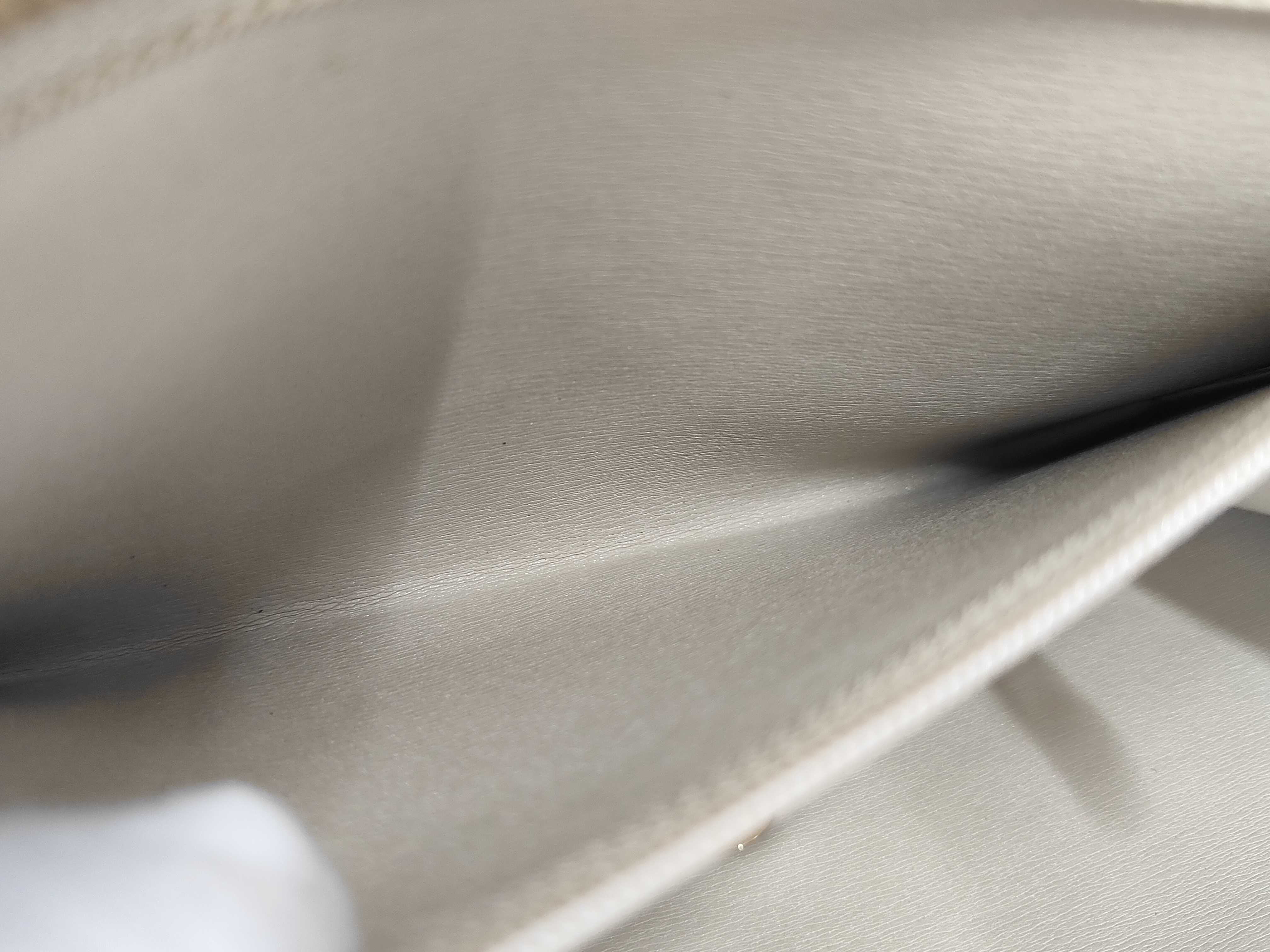 Matelassé Push-Lock Beige Shoulder Bag — view 10