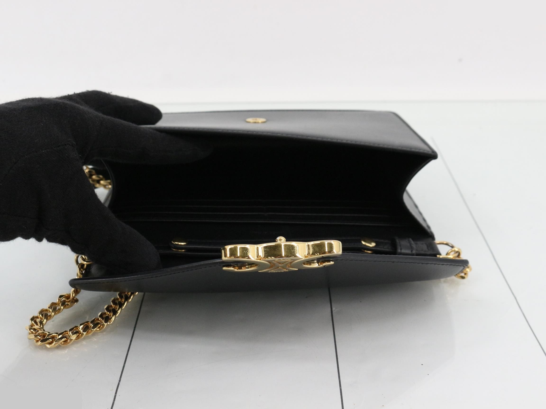 Triomphe Chain Wallet Margo Leather Chain Shoulder Bag Black — view 4